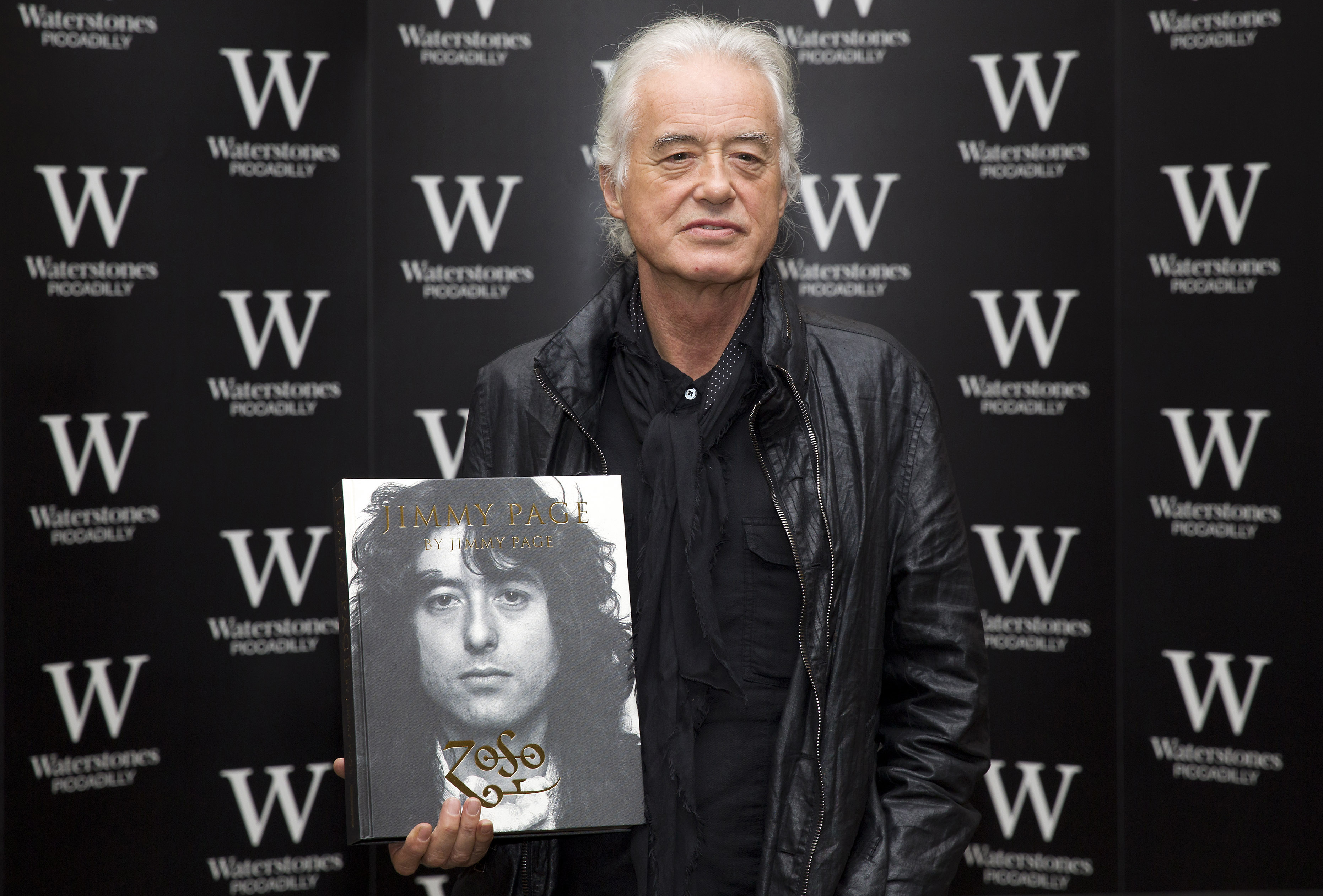 (FILES) This file photo taken on December 02, 2014 shows British musician Jimmy Page poses for pictures before signing his new book entitled 'Jimmy Page by Jimmy Page' at a Waterstones book shop in central London. Led Zeppelin's Jimmy Page and Robert Plant will appear in court on June 14, 2016 to defend "Stairway to Heaven," one of the most recognizable songs in rock history, from accusations of plagiarism.  / AFP PHOTO / JUSTIN TALLIS