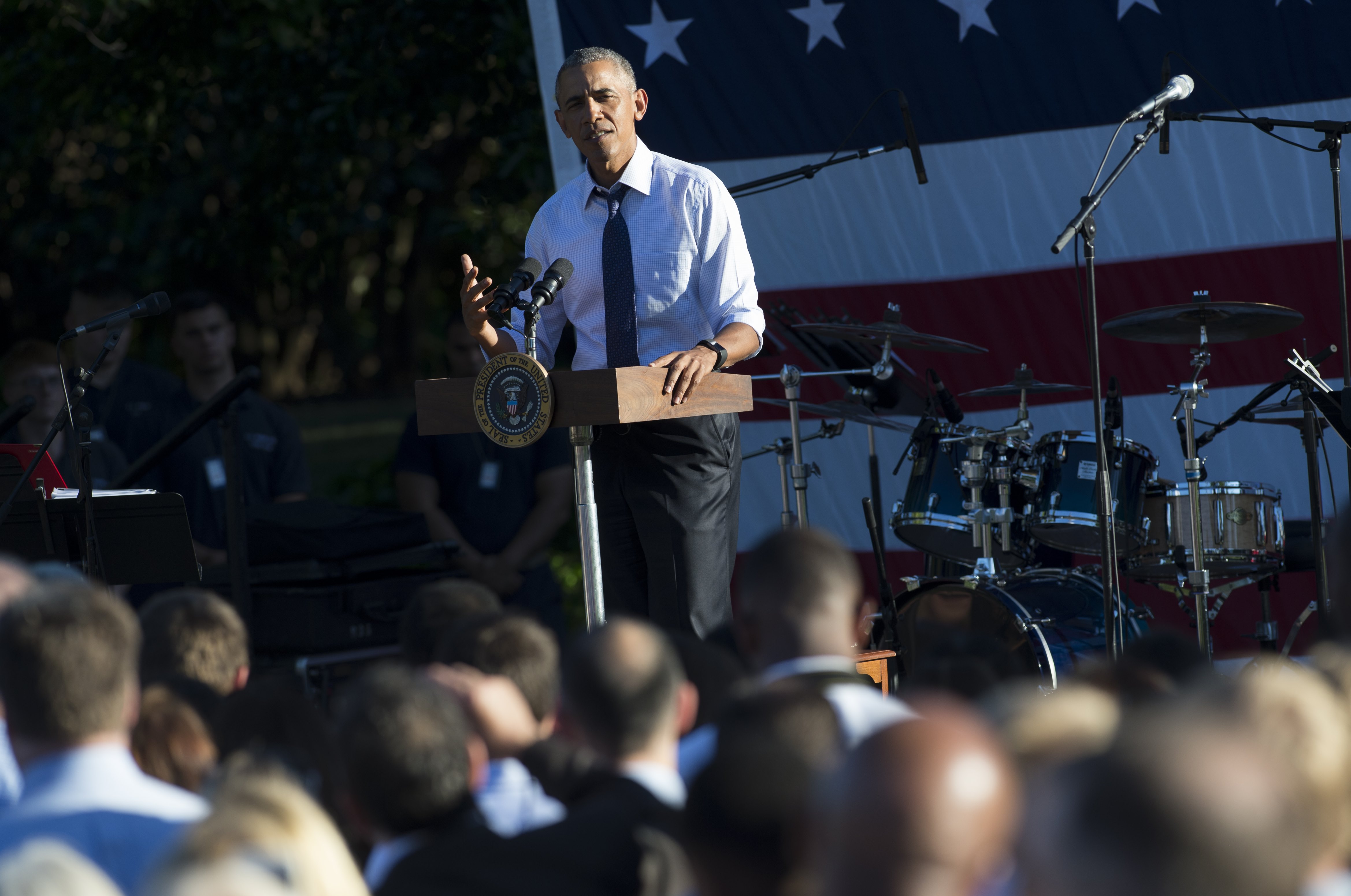 US President Barack Obama speaks during a picnic for members of Congress on the South Lawn of the White House in Washington, DC, June 14, 2016. / AFP PHOTO / SAUL LOEB