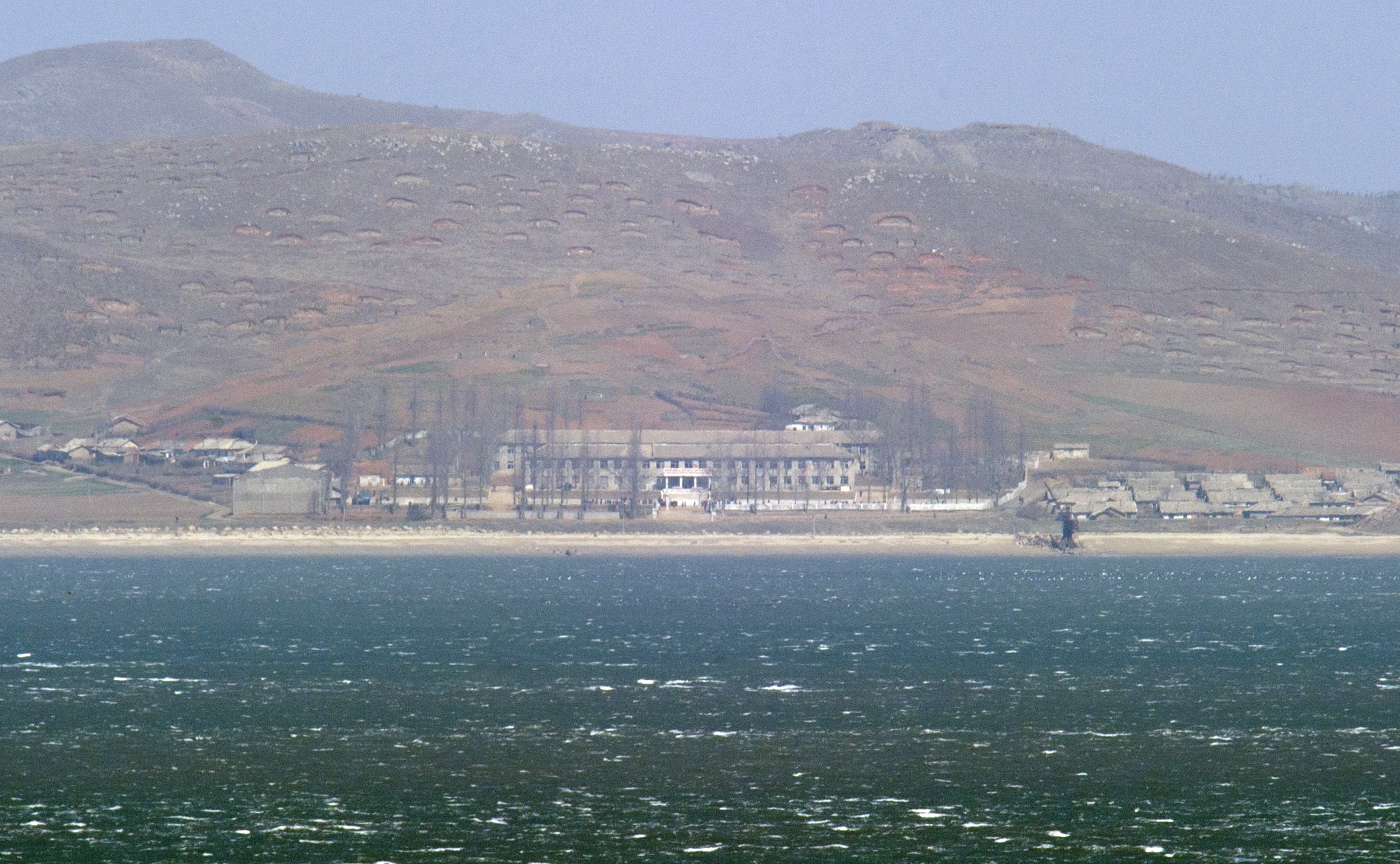 The seafront of North Korea's west coast is seen from the South Korea-controlled island of Yeonpyeong near the disputed waters of the Yellow Sea on April 14, 2013.  The Korean peninsula has been engulfed by escalating military tensions and dire threats of nuclear war ever since North Korea conducted a rocket test last December and a nuclear test in February.  AFP PHOTO / JUNG YEON-JE / AFP PHOTO / JUNG YEON-JE