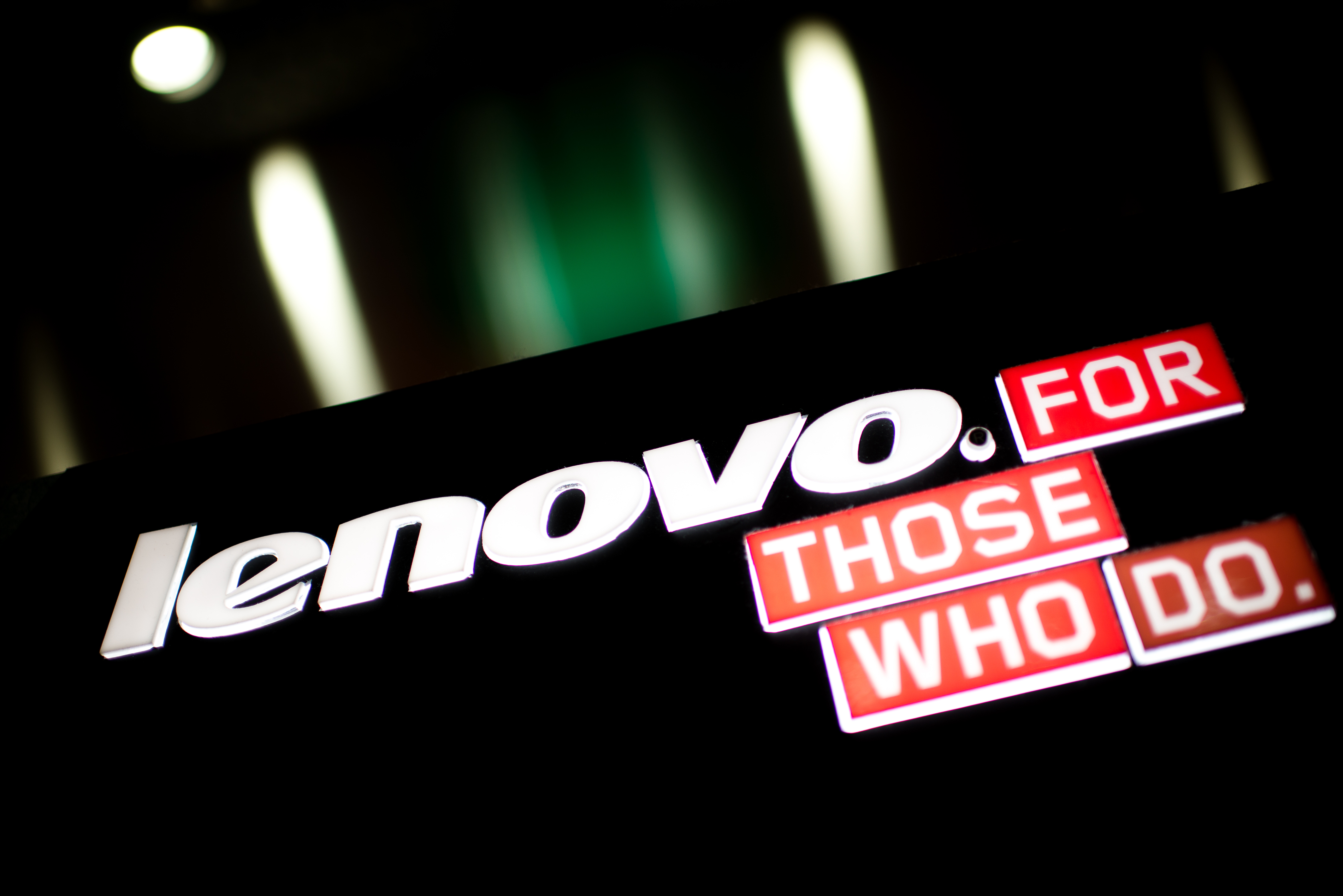 A logo of Chinese computer giant Lenovo is displayed in Hong Kong on February 13, 2014. Lenovo Chairman Yang Yuanqing pledged on February 13 to make the company the world's third-biggest smartphone seller following an acquisition binge as the firm announced a 30 percent profit surge. AFP PHOTO / Philippe Lopez / AFP PHOTO / PHILIPPE LOPEZ