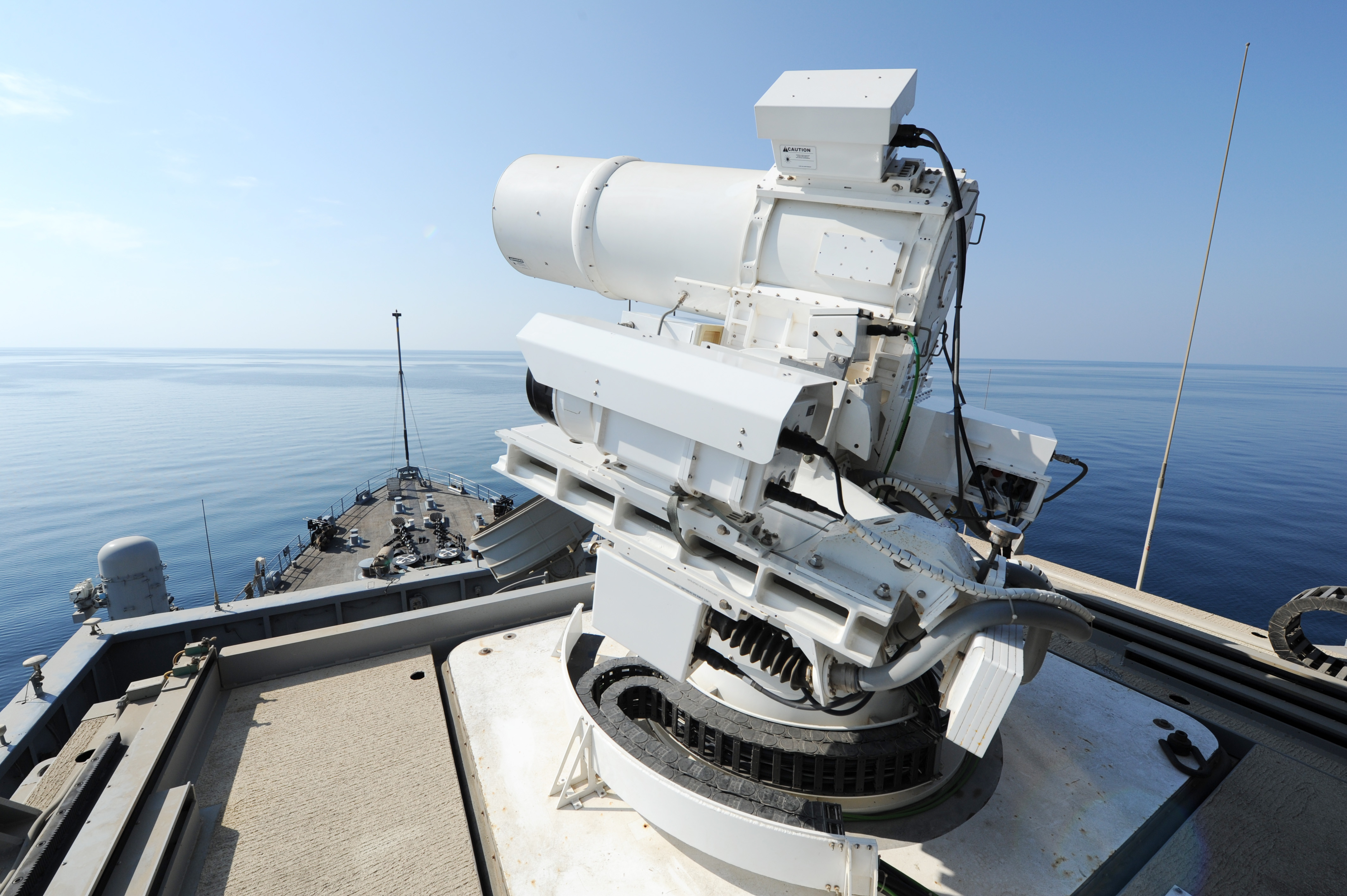 This US Navy photo shows the Afloat Forward Staging Base (Interim) USS Ponce (ASB(I) 15) on November 17, 2014 as it conducts an operational demonstration of the Office of Naval Research (ONR)-sponsored Laser Weapon System (LaWS) while deployed to the Gulf. AFP PHOTO/US NAVY/JOHN F. WILLIAMS/HANDOUT =  RESTRICTED TO EDITORIAL USE / MANDATORY CREDIT: "AFP PHOTO HANDOUT-US NAVY/JOHN F. WILLIAMS"/ NO MARKETING - NO ADVERTISING CAMPAIGNS/  NO A LA CARTE SALES / DISTRIBUTED AS A SERVICE TO CLIENTS /  =  / AFP PHOTO / Navy Media Content Services / John F. Williams