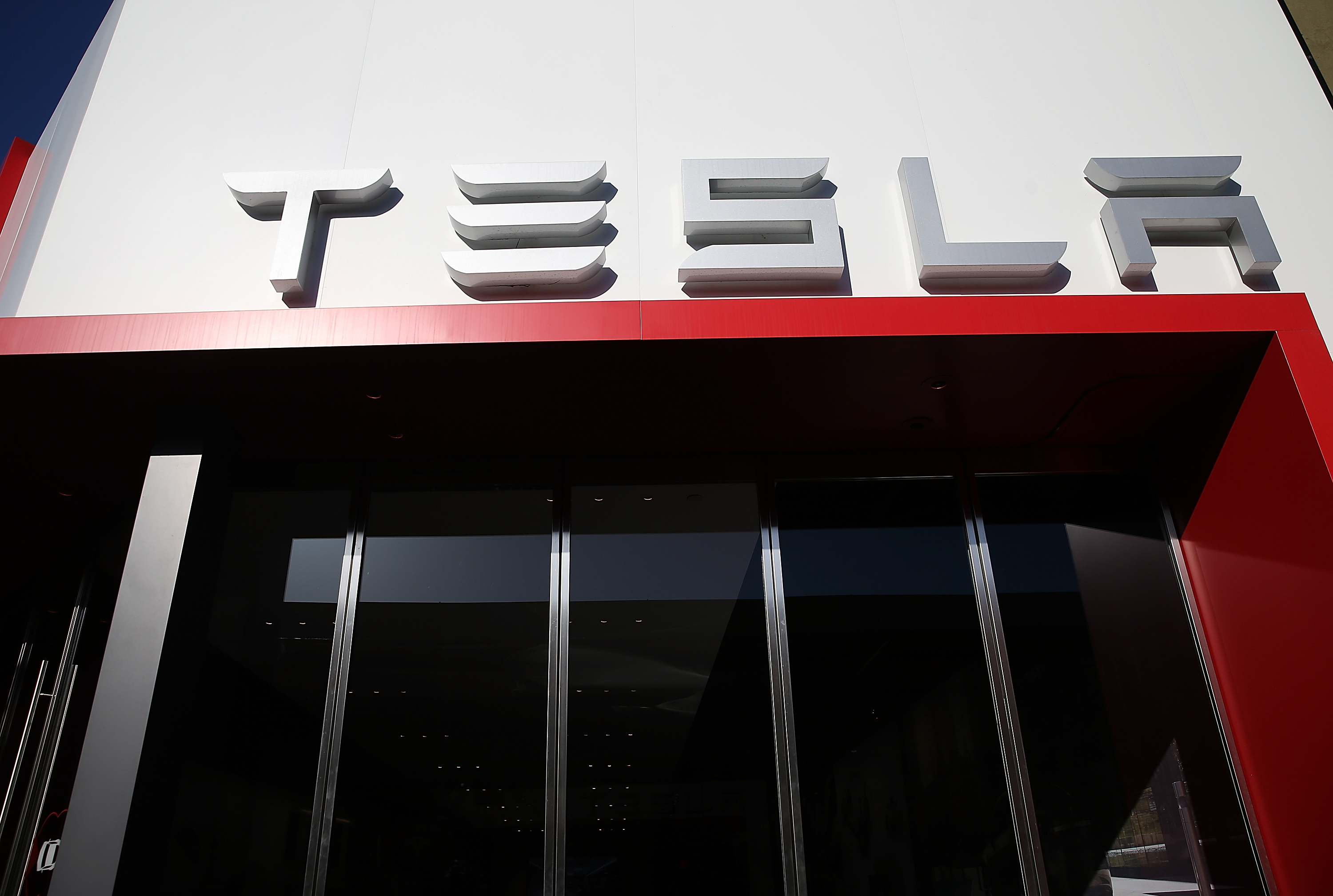 CORTE MADERA, CALIFORNIA - APRIL 04: An exterior view of a Tesla showroom on April 4, 2016 in Corte Madera, California. Worldwide pre-orders for Tesla's upcoming Model 3 have surpassed 275,000 in the first week that pre-orders were made available to the public.   Justin Sullivan/Getty Images/AFP
