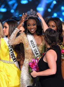 LAS VEGAS, NV - JUNE 05: Miss District of Columbia USA 2016 Deshauna Barber (C) reacts with the other contestants after she is crowned Miss USA 2016 during the 2016 Miss USA pageant at T-Mobile Arena on June 5, 2016 in Las Vegas, Nevada.   Ethan Miller/Getty Images/AFP