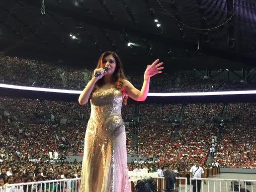 Zsa Zsa Padilla performing before full house at the Grand Stage of Philippine Arena. Photo Credit: Robert Capistrano.
