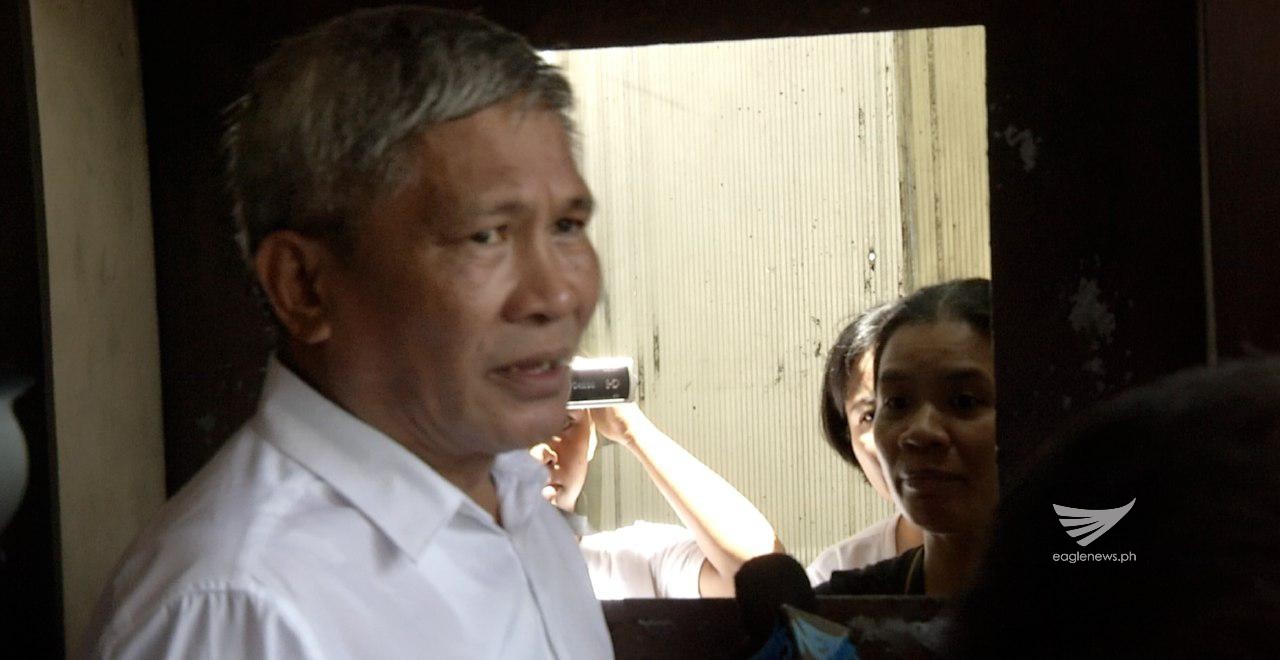 A look of exasperation can be seen in CHR investigator Jun Nalangan's face after a woman from inside 36 Tandang Sora refused to let him inside the INC property to investigate an alleged complaint from the occupants of the property. 