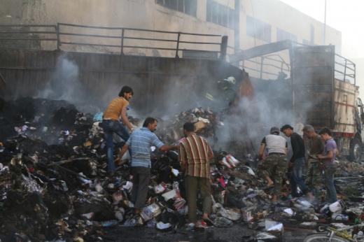 People salvage goods from an aid convoy that was damaged during an airstrike in the rebel held area of al-Sakhour district of Aleppo, Syria June 4, 2016. REUTERS/Abdalrhman Ismail