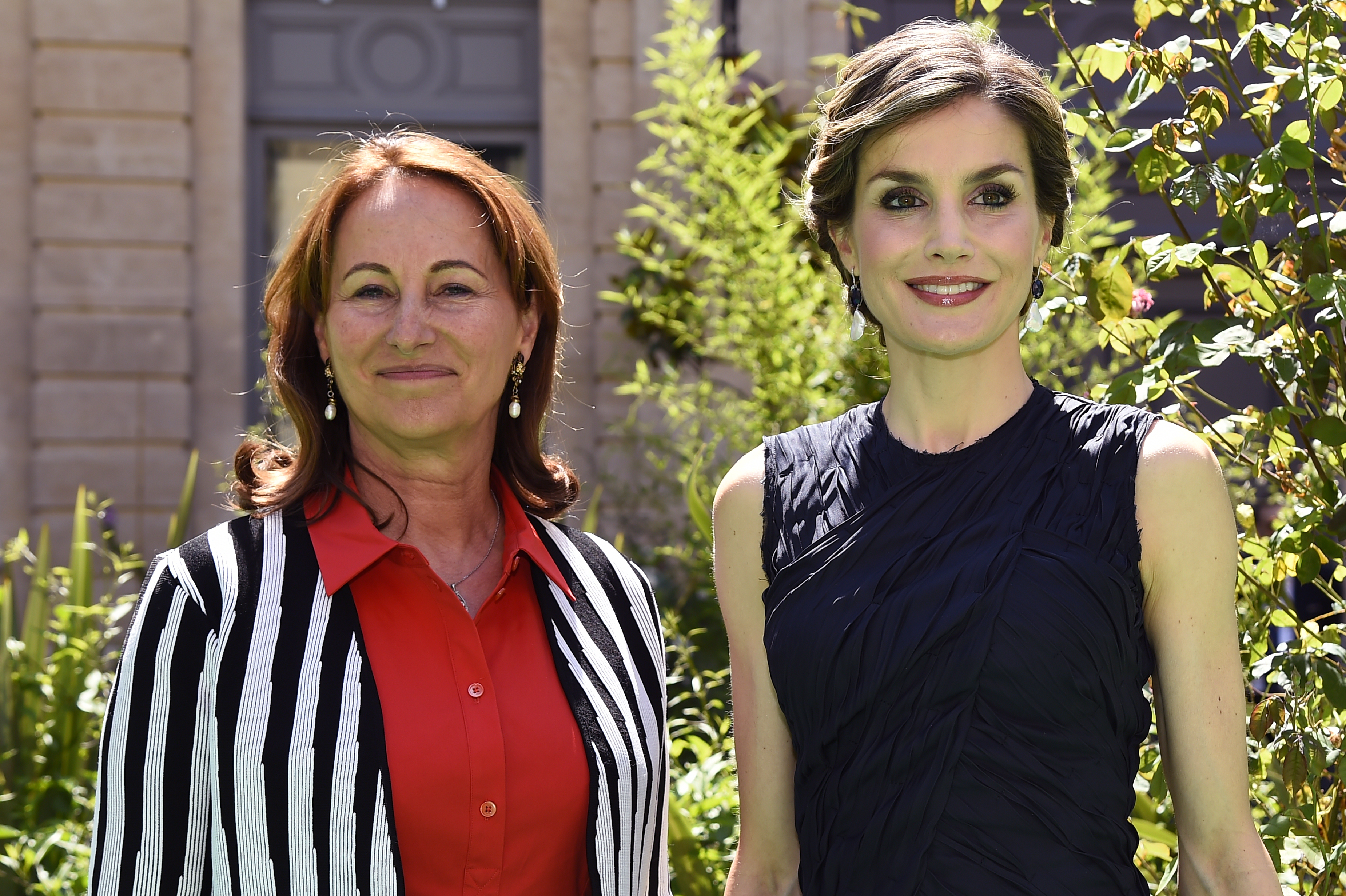 French Environment Minister Segolene Royal (L) and Spain's Queen Letizia pose during the opening of the 2nd Global Conference on Health and Climate on July 7, 2016 in Paris.  / AFP PHOTO / BERTRAND GUAY