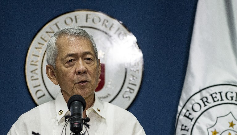 Philippine Department of Foreign Affairs secretary Perfecto Yasay delivers a statement during a press conference following a ruling by a UN-backed tribunal on the South China Sea, at the DFA building in Manila on July 12, 2016. The Philippines welcomes a ruling by a UN-backed tribunal on Tuesday that declares China has no "historic rights" in the South China Sea, Foreign Secretary Perfecto Yasay said, as he urged restraint. / AFP PHOTO / NOEL CELIS