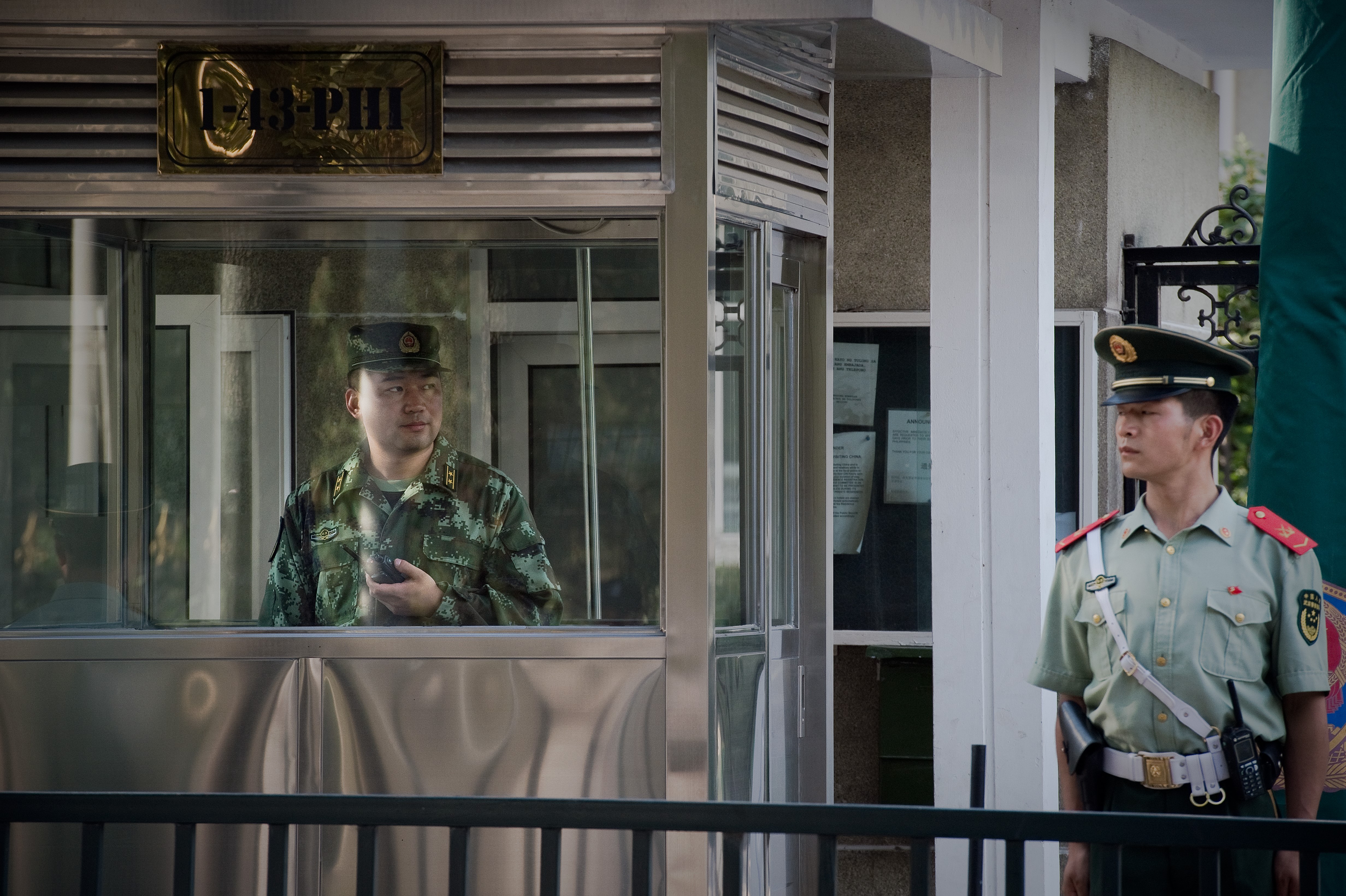 Chinese paramilitary police officers stand guard at the front entrance of the Philippines embassy in Beijing on July 12, 2016. Beijing "does not accept and does not recognise" the ruling by a UN-backed tribunal on its dispute with the Philippines over the South China Sea, the foreign ministry said on July 12. / AFP PHOTO / NICOLAS ASFOURI