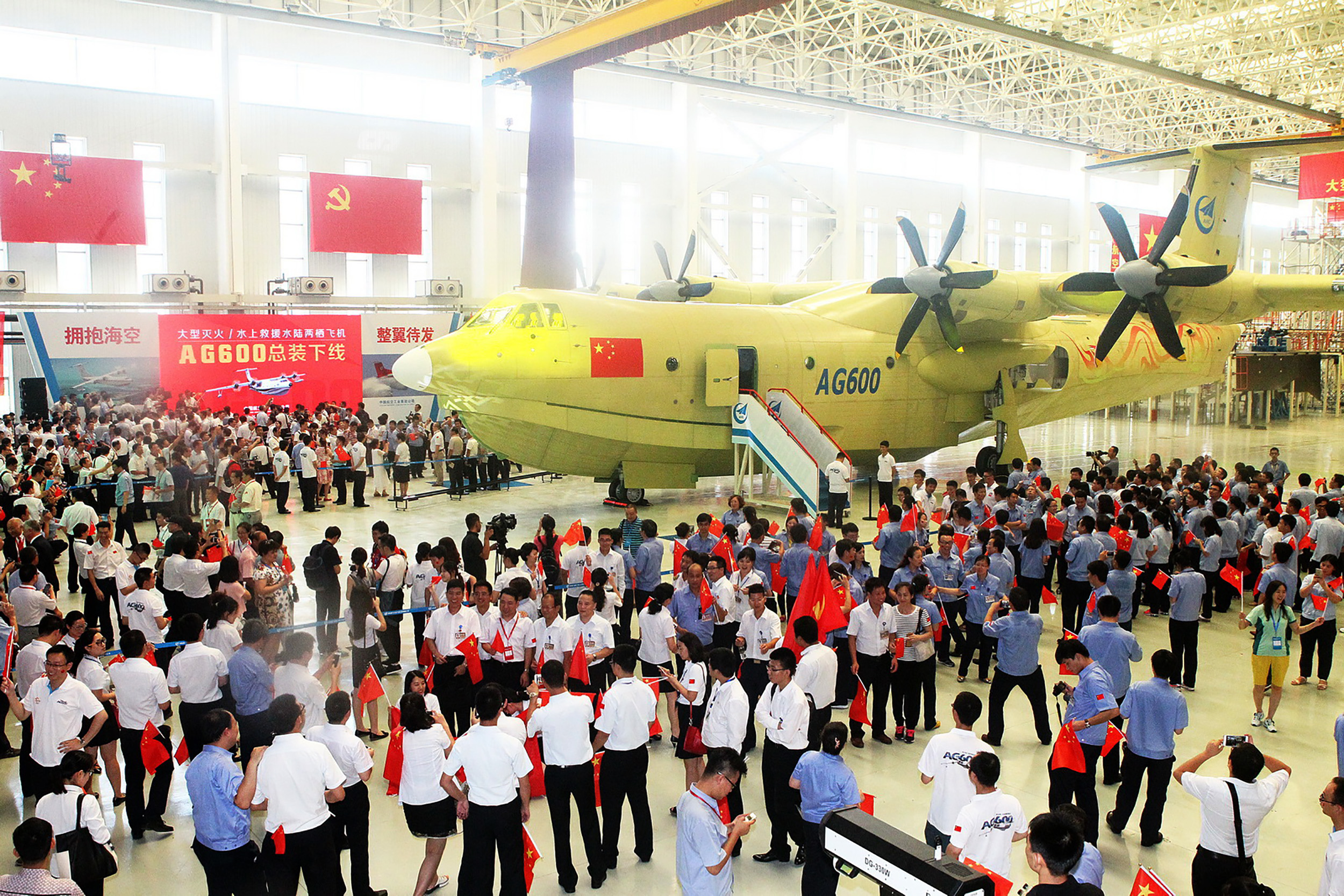 This picture taken on July 23, 2016 shows a crowd at a ceremony to unveil the AG600 amphibious plane in Zhuhai, in south China's Guangdong Province. China has completed production of the world's largest amphibious aircraft, state media has said, the latest effort in the country's program to wean itself off dependence on foreign aviation firms. / AFP PHOTO / STR / China OUT