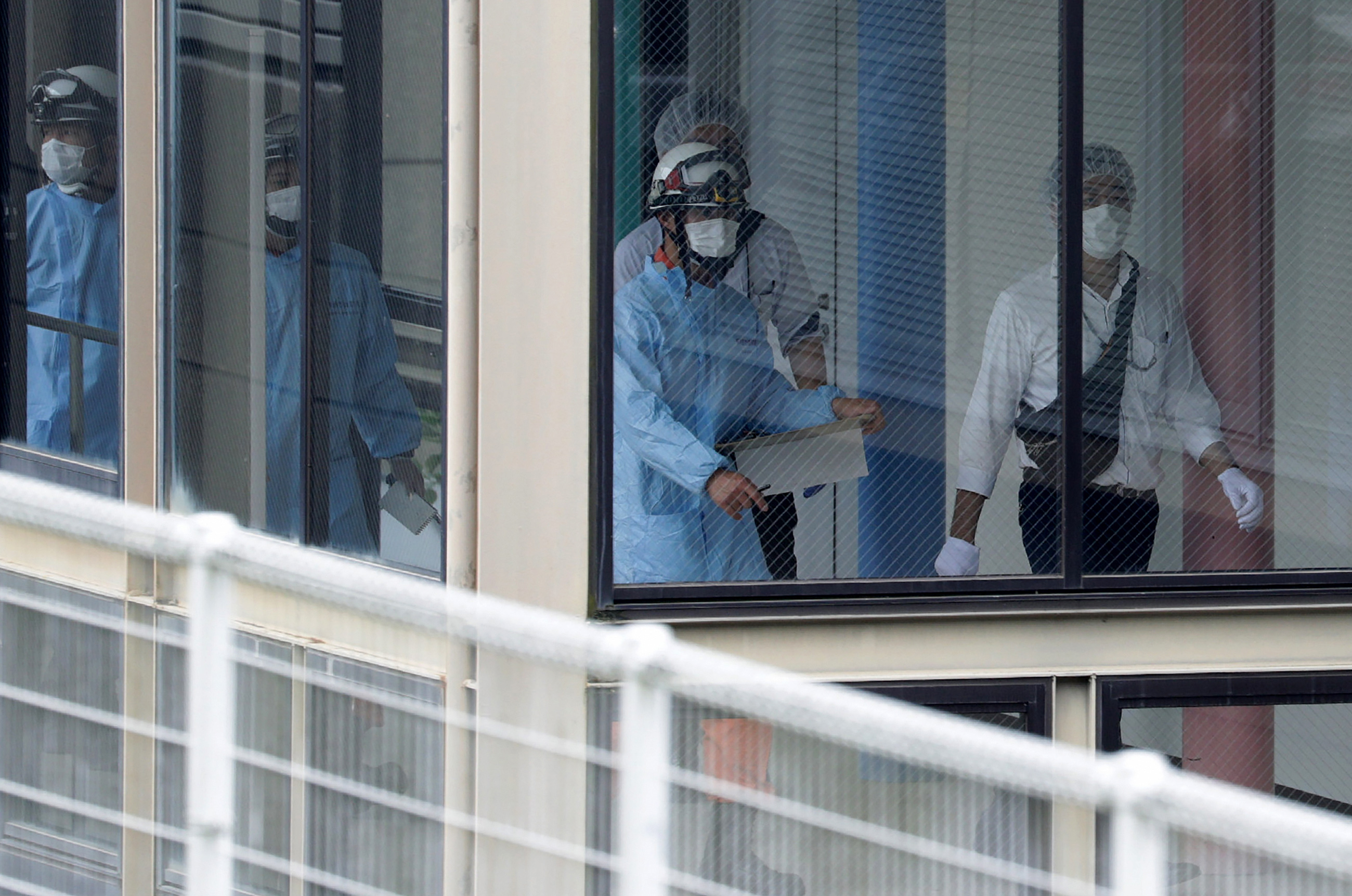 Rescue workers are seen at the Tsukui Yamayuri En care centre where a knife-wielding man went on a rampage in the city of Sagamihara, Kanagawa prefecture, some 50 kms (30 miles) west of Tokyo on July 26, 2016. At least 19 people were killed when the man went on a rampage at the care centre for the mentally disabled in Japan early on July 26, a fire official said. / AFP PHOTO / JIJI PRESS / JIJI PRESS / Japan OUT