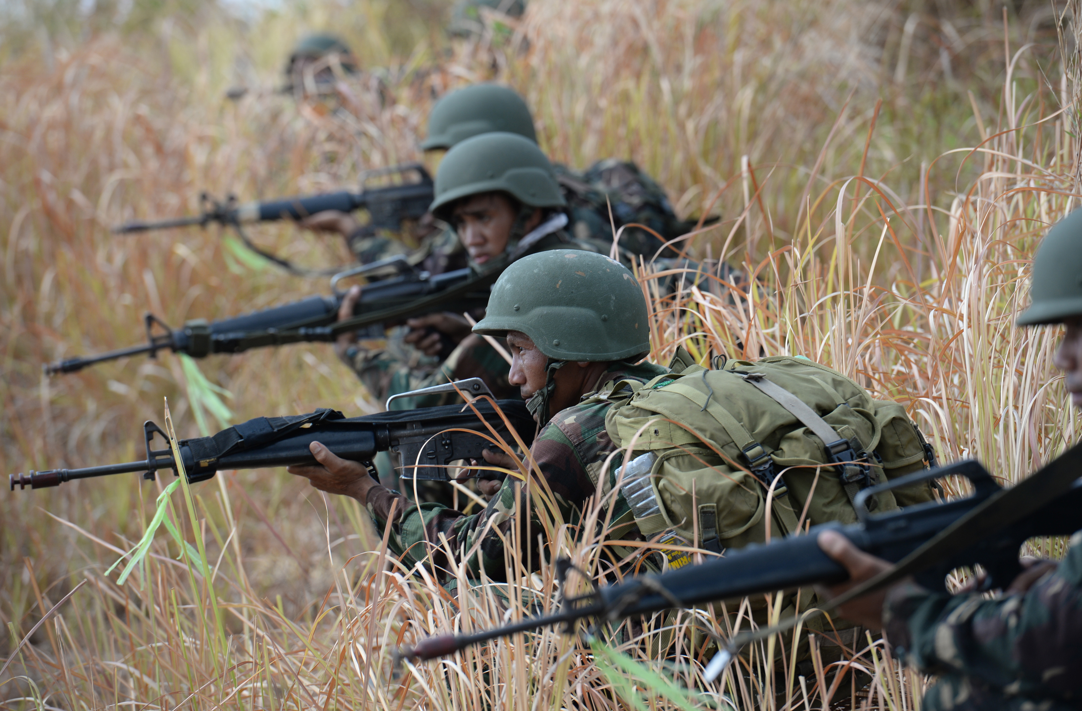 Philippine soldiers take their positions during an air assault exercise with US army soldiers from 2nd Stryker Brigade Combat of the 5th Infantry Division based in Hawaii inside the military training camp of Fort Magsaysay in Nueva Ecija province north of Manila, on April 20, 2015, at the start of the joint US-Philippines annual military exercise. The Philippines voiced alarm April 20, about Chinese "aggressiveness" in disputed regional waters as it launched giant war games with the United States that were partly aimed at warning China.  AFP PHOTO/TED ALJIBE / AFP PHOTO / TED ALJIBE