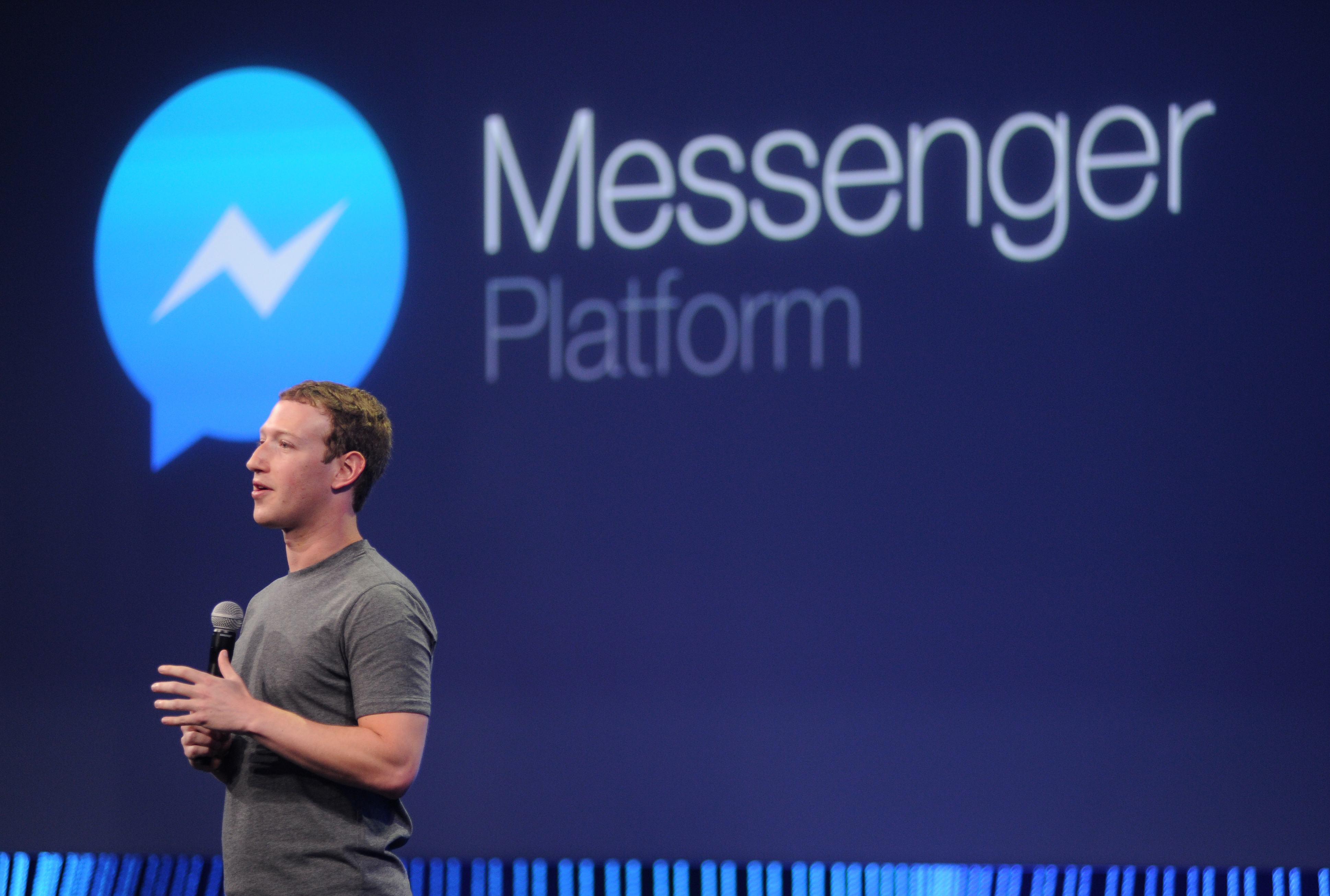 Facebook CEO Mark Zuckerberg introduces a new messenger platform at the F8 summit in San Francisco, California, on March 25, 2015. AFP PHOTO/JOSH EDELSON / AFP PHOTO / Josh Edelson