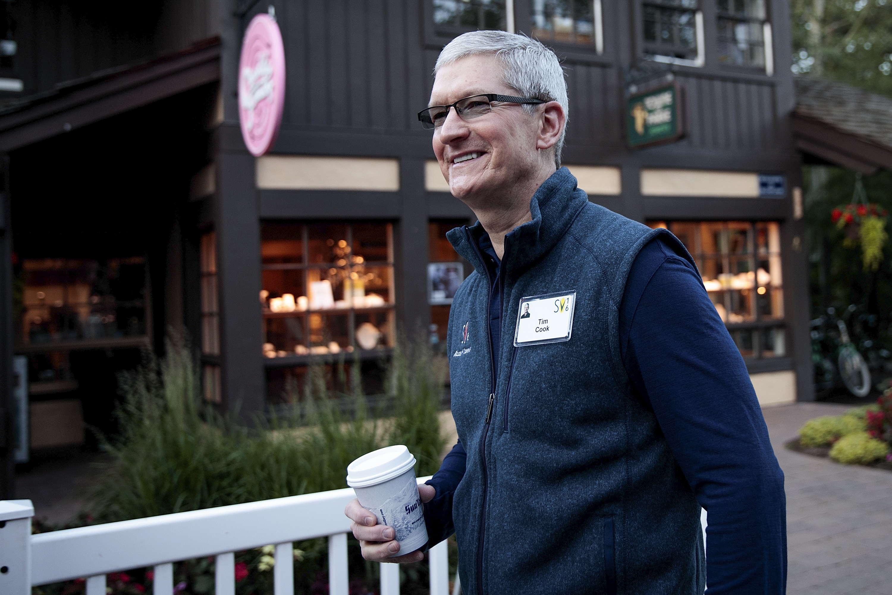 SUN VALLEY, ID - JULY 6: Tim Cook, chief executive officer of Apple Inc., attends the annual Allen & Company Sun Valley Conference, July 6, 2016 in Sun Valley, Idaho. Every July, some of the world's most wealthy and powerful businesspeople from the media, finance, technology and political spheres converge at the Sun Valley Resort for the exclusive weeklong conference.   Drew Angerer/Getty Images/AFP