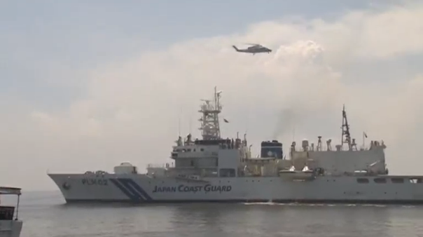 Japanese and Philippines coastguards hold annual joint drills in Manila Bay, a day after an arbitration ruling favouring the Philippines over territorial disputes in the South China Sea. (Photo captured from Reuters video)