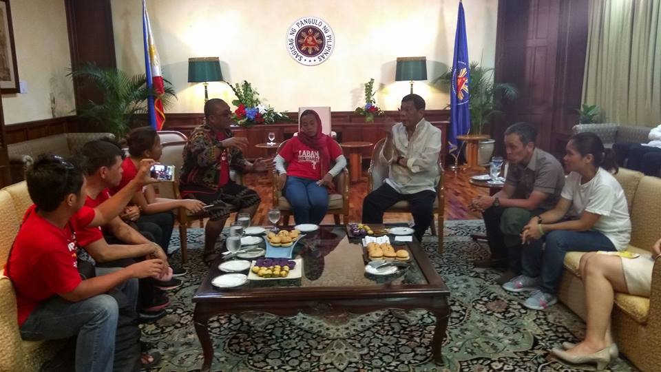 President Duterte hears the views of the militant leaders after the SONA. (Photo courtesy facebook page of Renato Reyes Jr, BAYAN secretary general)