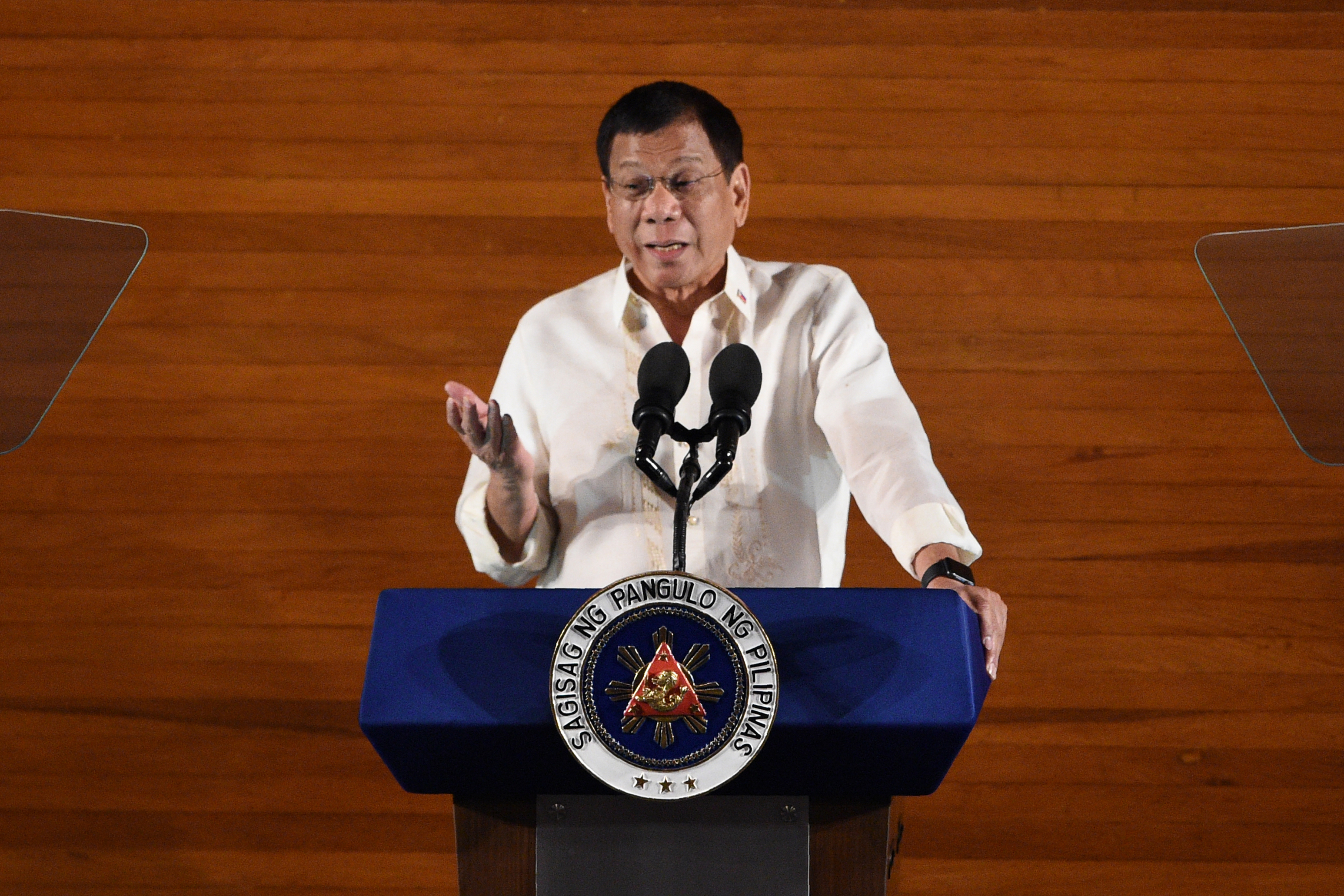 Philippine President Rodrigo Duterte delivers his State of the Nation Address at Congress in Manila on July 25, 2016. President Duterte vowed July 25 to show "no mercy" in his bloody war on crime, warning criminals that priests and human rights advocates cannot protect them from being killed. / AFP PHOTO / TED ALJIBE