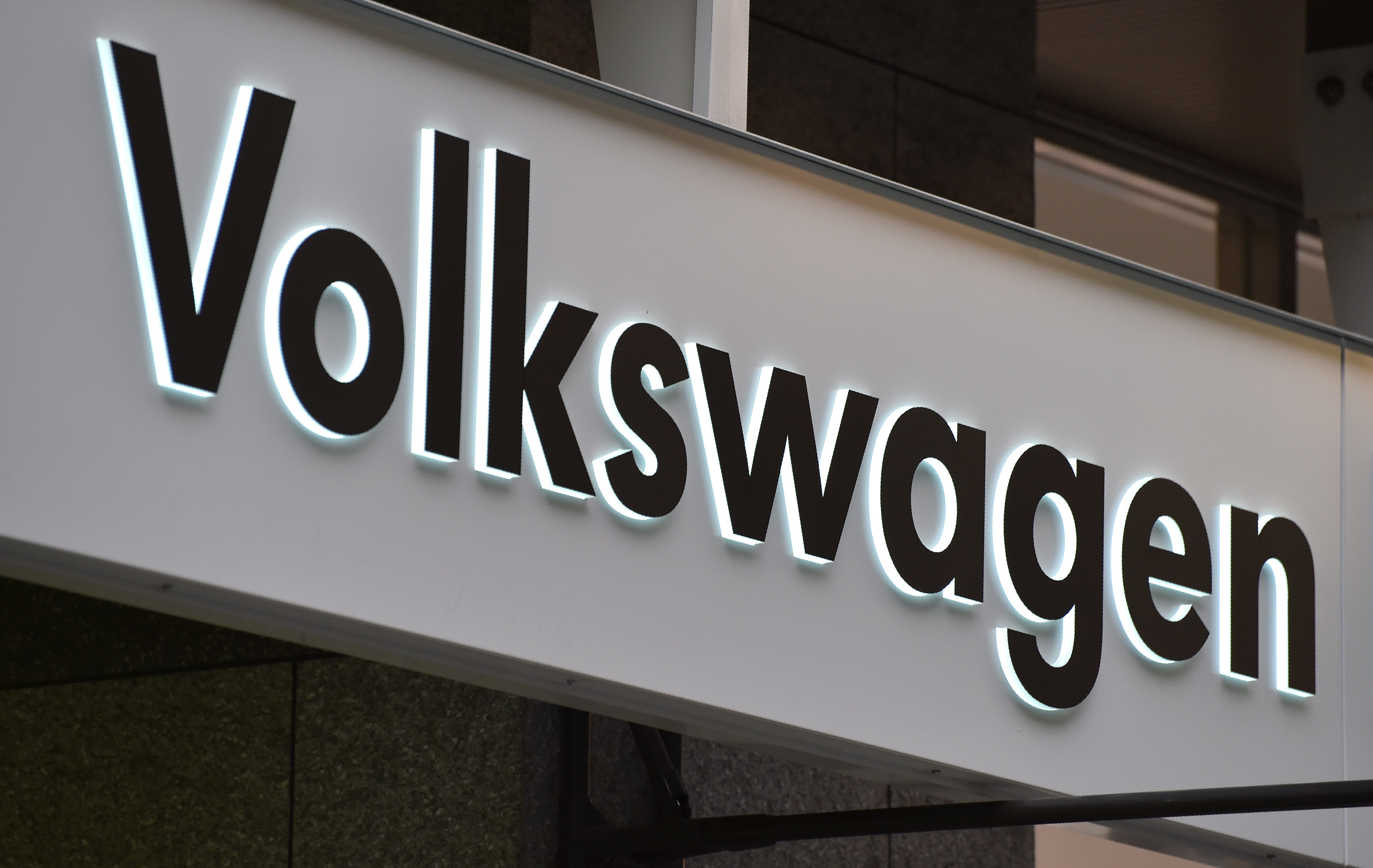 The logo of Volkswagen is displayed at a show room in Tokyo on July 28, 2016. Toyota is in danger of losing its crown as the world's biggest automaker this year as sales fall behind those of German rival Volkswagen, new figures showed on July 28, 2016. / AFP PHOTO / KAZUHIRO NOGI