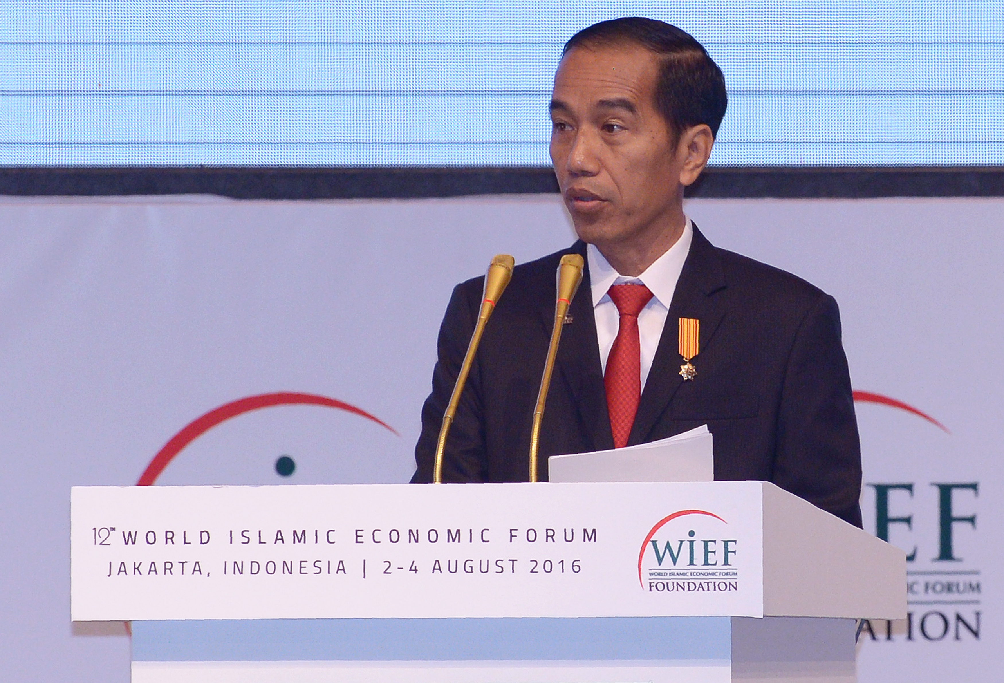 Indonesia's President Joko Widodo delivers a speech during the opening ceremony of the 12nd World Islamic Economic Forum (WIEF) in Jakarta on August 2, 2016. The 12nd WIEF is taking place in Jakarta from August 2 to 4. / AFP PHOTO / ADEK BERRY