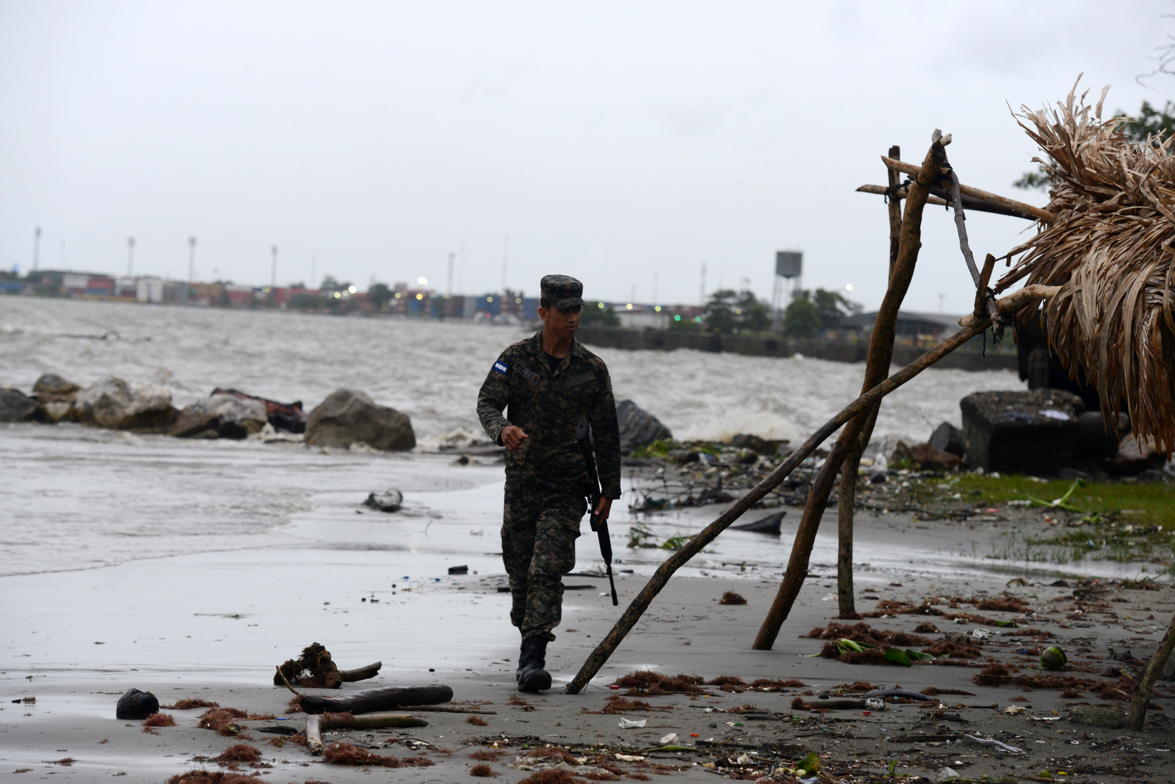 Soldiers patrol the shores of Puerto Cortes, in the Honduran Caribbean, on August 3, 2016, before the arrival of Hurricane Earl. The outlying sweep of a tropical hurricane gliding across the Caribbean started lashing northern Central American countries Wednesday amid warnings from authorities of the risk of impending floods and mud slides. / AFP PHOTO / ORLANDO SIERRA