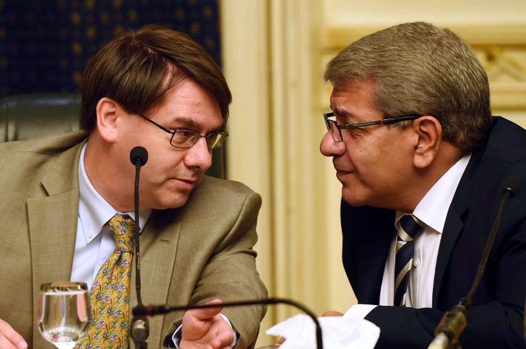The International Monetary Fund head of delegation for Egypt, Chris Jarvis (L) and Egypts Minister of Finance Amr al-Garhy attend a joint press conference in Cairo on August 11, 2016.  IMF has reached an initial agreement with Egypt for $12 billion in funding over three years, the fund said. The Egyptian government hopes the deal will provide a lifeline amid a dollar shortage, dwindling foreign reserves and an economy battered by years of unrest.  / AFP PHOTO / STR