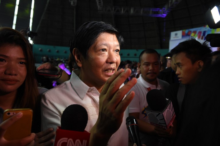 Ferdinand "Bongbong" Marcos Jnr (C), a former senator and son of the late dictator Ferdinand Marcos, talks to members of the media after attending a youth gathering at a mall in Manila on August 12, 2016. Marcos, who spoke to the media at the event on August 12, said his mother Imelda, the former first lady, will set the date of the burial of his father, after President Rodrigo Duterte on August 7 vowed to push through with the burial of the deposed dictator at the national "Heroes' Cemetery" despite threats of protests. / AFP PHOTO / TED ALJIBE