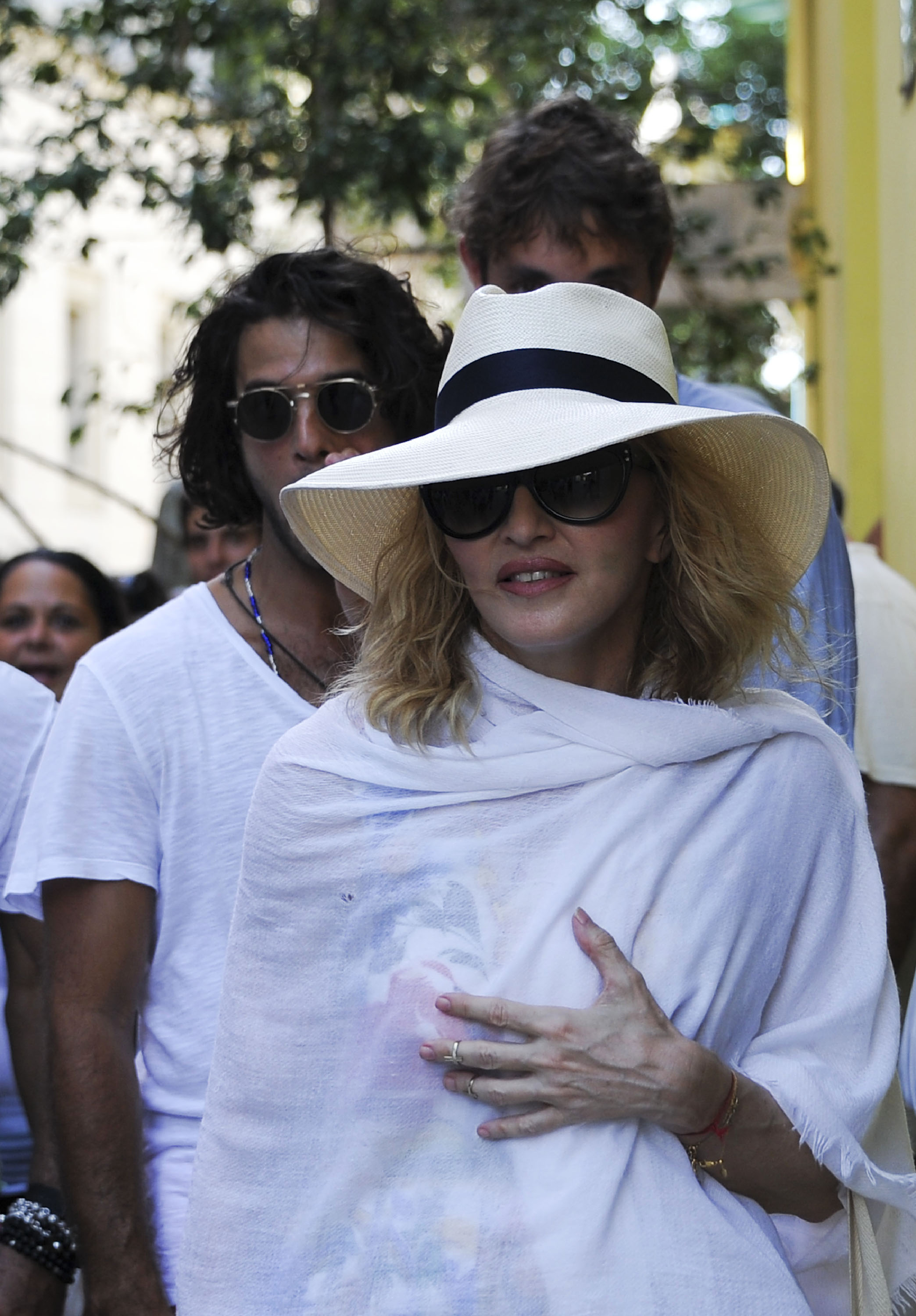 Singer Madonna walks along a street in Havana, where she is celebrating her 58th birthday, on August 16, 2016. / AFP PHOTO / YAMIL LAGE