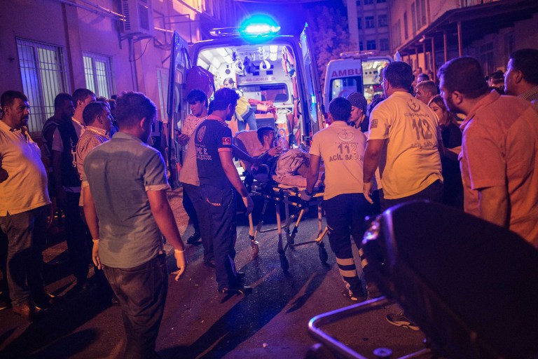 First aid officers carry an injured man to hospital August 20, 2016 in Gaziantep following a late night militant attack on a wedding party in southeastern Turkey. Turkish President Recep Tayyip Erdogan on Sunday said the Islamic State (IS) group was the "likely perpetrator" of the bomb attack. Erdogan said in a written statement that there was "no difference" between the group of US-based preacher Fethullah Gulen who he blames for a failed July 15 coup bid, the outlawed Kurdistan Workers Party (PKK) "and Daesh (IS), the likely perpetrator of the attack in Gaziantep". / AFP PHOTO / AHMED DEEB
