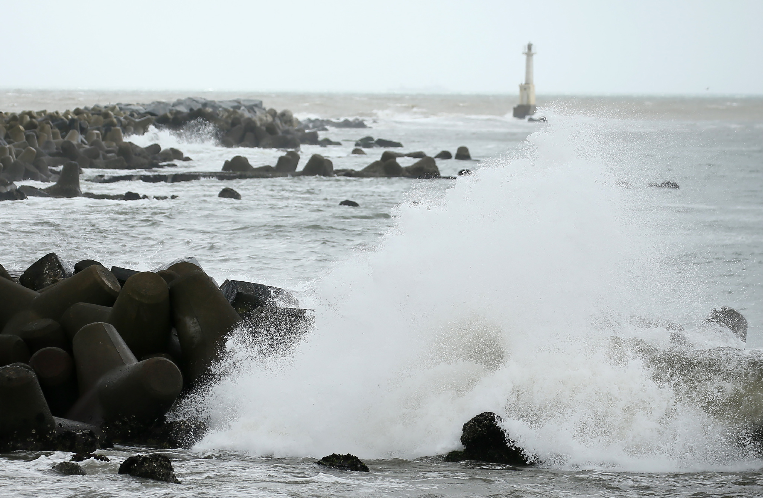 Waves beat against the seashore in Ishinomaki, Miyagi prefecture, on August 30, 2016 as Typhoon Lionrock makes its course towards northeastern Japan. A strong typhoon was on course to directly hit Japan's northeast on August 30, with authorities warning of heavy rain and high waves along the Pacific coast devastated by the 2011 monster tsunami. / AFP PHOTO / JIJI PRESS / JIJI PRESS / Japan OUT