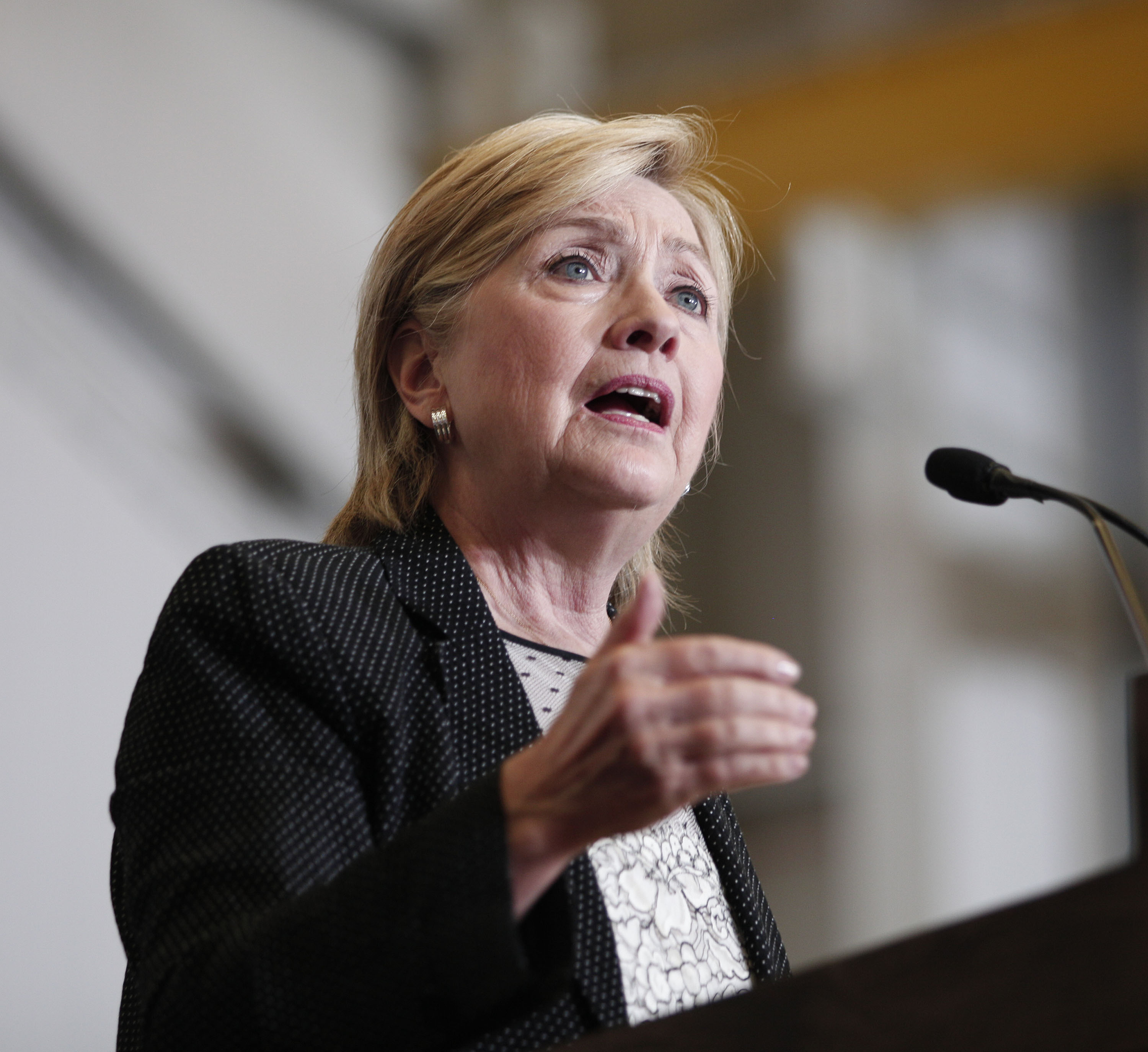 WARREN, MI - AUGUST 11: Democratic presidential nominee Hillary Clinton delivers a speech on the U.S economy at Futuramic Tool & Engineering August 11, 2016 in Warren, Michigan. In her speech, Clinton contrasted her economic plan to that of Republican presidential nominee Donald Trump's. Bill Pugliano/Getty Images/AFP *** CLINTON ***