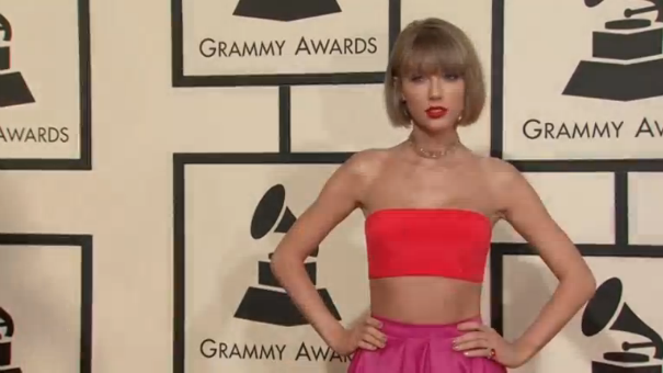 Pop superstar Taylor Swift poses for photos with fans after reporting for jury duty in Nashville. (Photo courtesy of Reuters video)