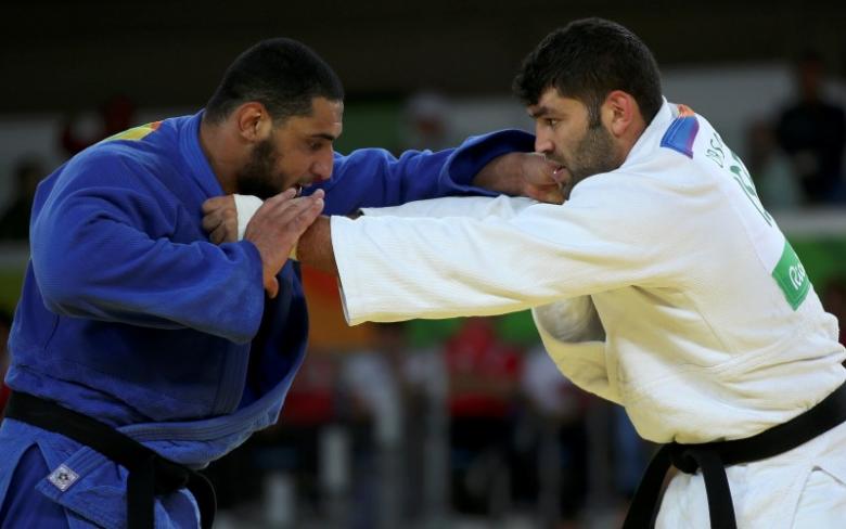 2016 Rio Olympics - Judo - Preliminary - Men +100 kg Elimination Rounds - Carioca Arena 2 - Rio de Janeiro, Brazil - 12/08/2016. Or Sasson (ISR) of Israel and Islam El Shehaby (EGY) of Egypt compete. REUTERS/Toru Hanai