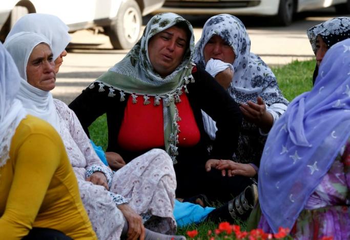 Women mourn as they wait in front of a hospital morgue in the Turkish city of Gaziantep, after a suspected bomber targeted a wedding celebration in the city, Turkey, August 21, 2016. REUTERS/Osman Orsal