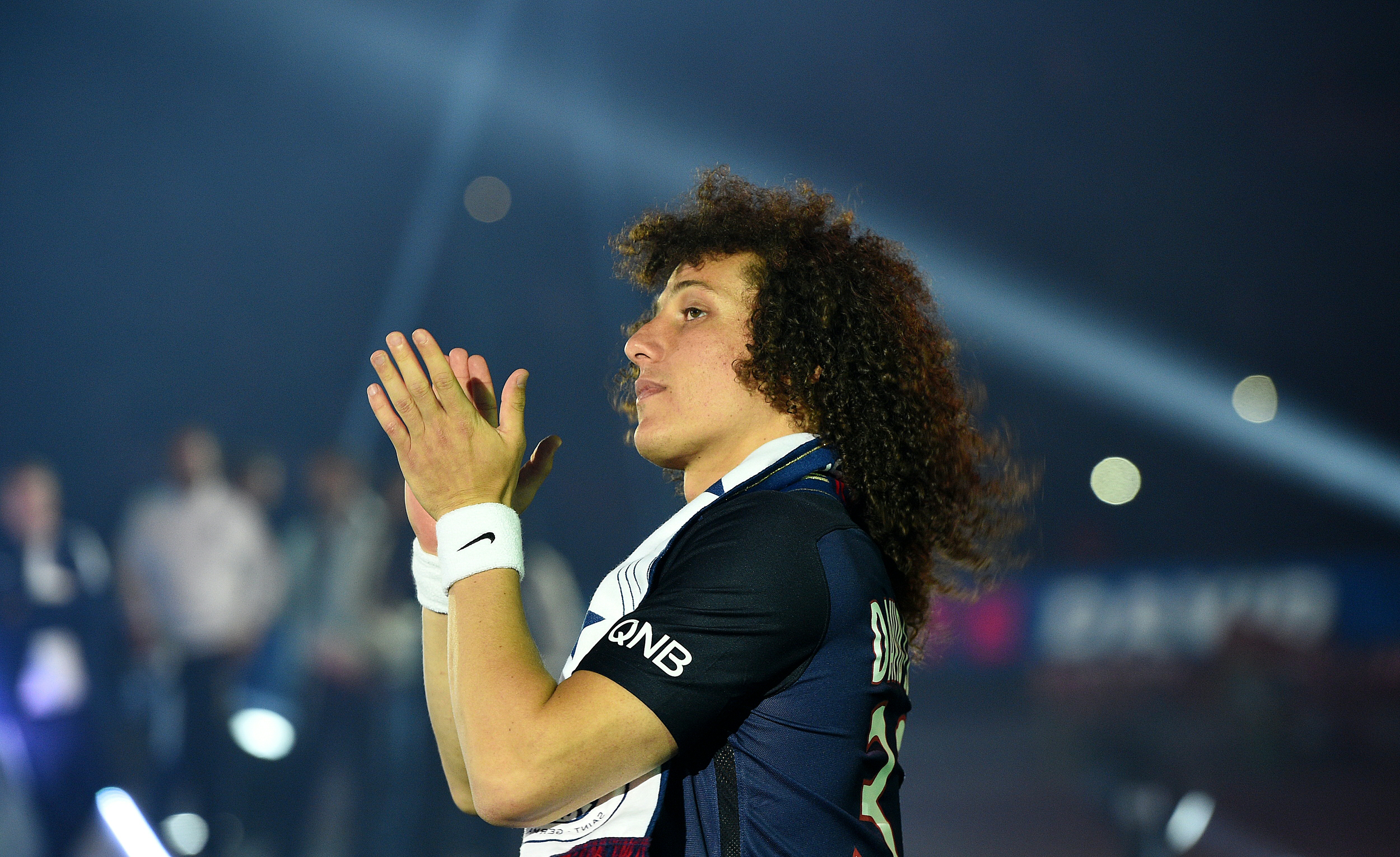 (FILES) This file photo taken on May 14, 2016 shows Paris Saint-Germain's Brazilian defender David Luiz reacting at the end of  the French L1 football match between Paris Saint-Germain and Nantes at the Parc des Princes stadium in Paris. Brazilian international defender David Luiz signed for Chelsea for a second time on August 31, 2016. / AFP PHOTO / FRANCK FIFE