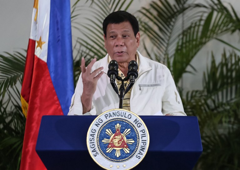 Philippine President Rodrigo Duterte speaks during a press conference at the airport in Davao City, in southern island of Mindanao prior to his departure for Laos to attend the Asean summit on September 5, 2016. / AFP PHOTO / MANMAN DEJETO