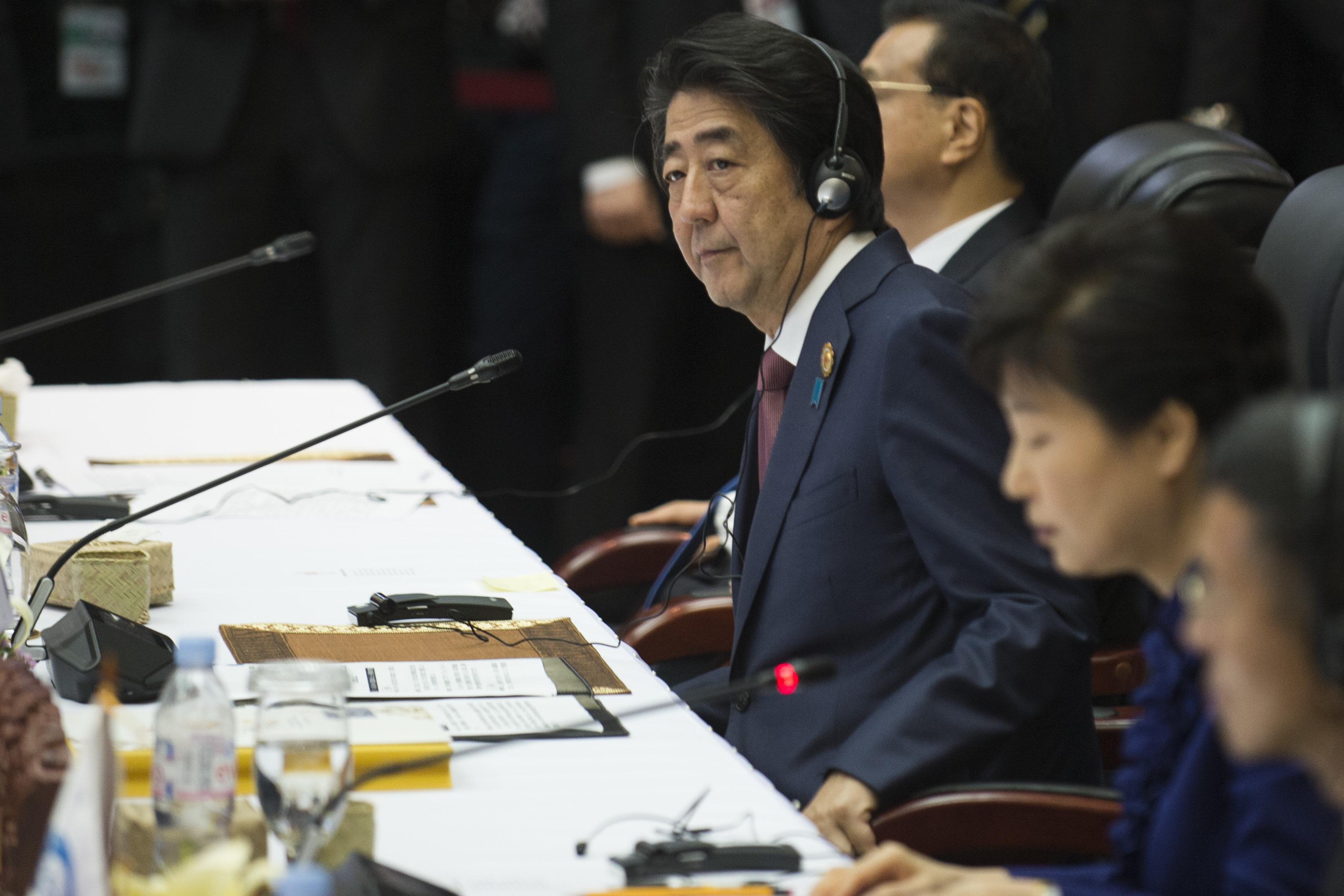 Japan's Prime Minister Shinzo Abe (C) attends the ASEAN Plus Three Summit in Vientiane on September 7, 2016. ASEAN leaders gather in Vientiane for the 28th and 29th ASEAN Summits held between September 6 to 8. / AFP PHOTO / YE AUNG THU