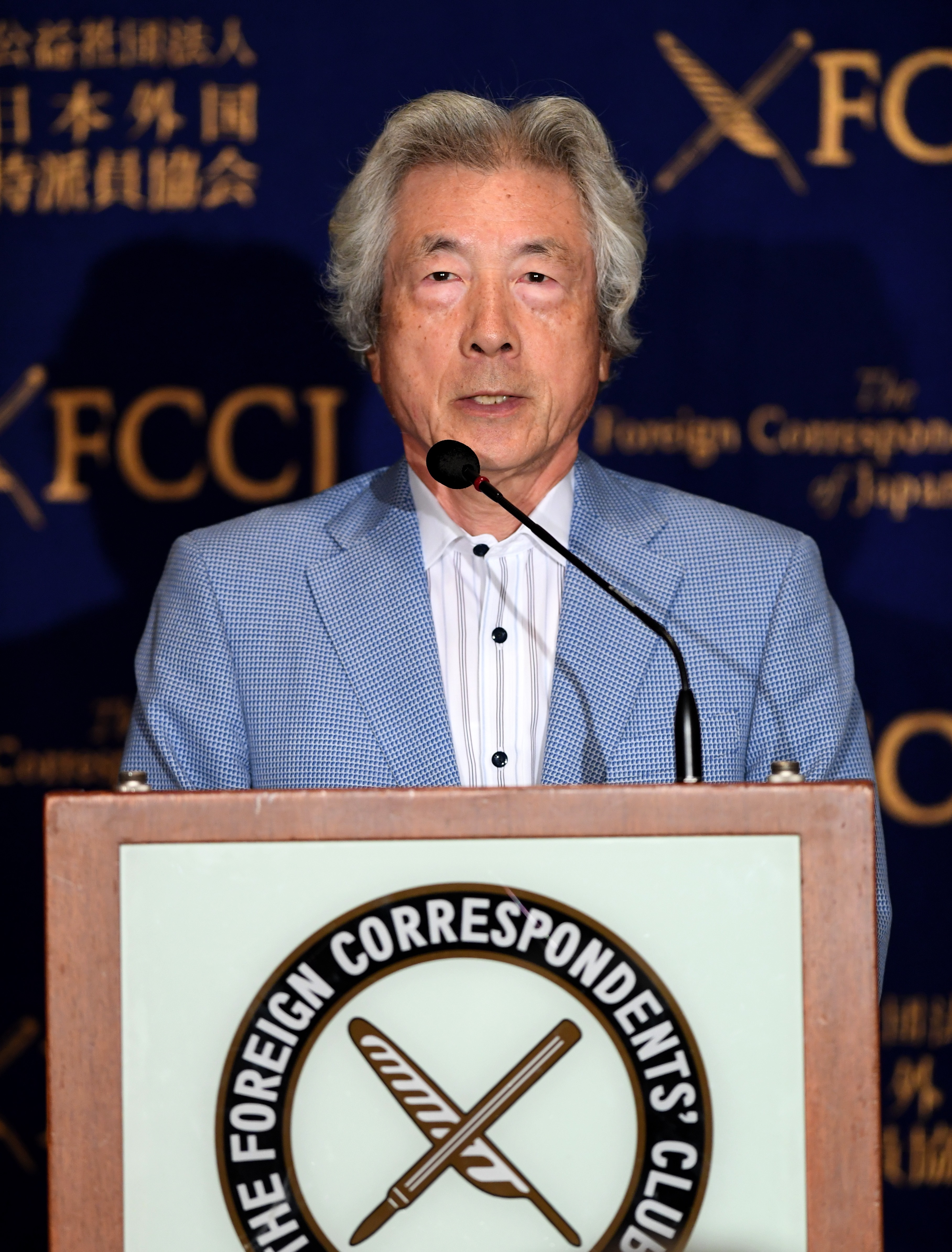 Former Japanese prime minister Junichiro Koizumi addresses a press conference at the Foreign Correspondents' Club of Japan in Tokyo on September 7, 2016. Former Japanese leader Junichiro Koizumi on September 7 accused current Prime Minister Shinzo Abe of lying when he claimed the stricken Fukushima nuclear facility was "under control." / AFP PHOTO / TOSHIFUMI KITAMURA