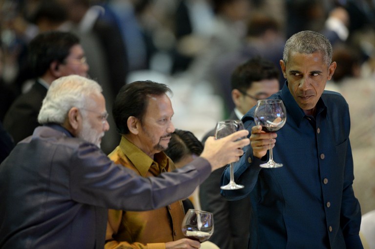 US President Barack Obama toasts with Indian Prime Minister Narendra Modi (L) and Sultan of Brunei Hassanal Bolkiah (C) at the gala dinner during the second day of the Association of Southeast Asian Nations (ASEAN) Summit in Vientiane on September 7, 2016. The gathering will see the 10 ASEAN members meet by themselves, then with leaders from the US, Japan, South Korea and China. / AFP PHOTO / NOEL CELIS
