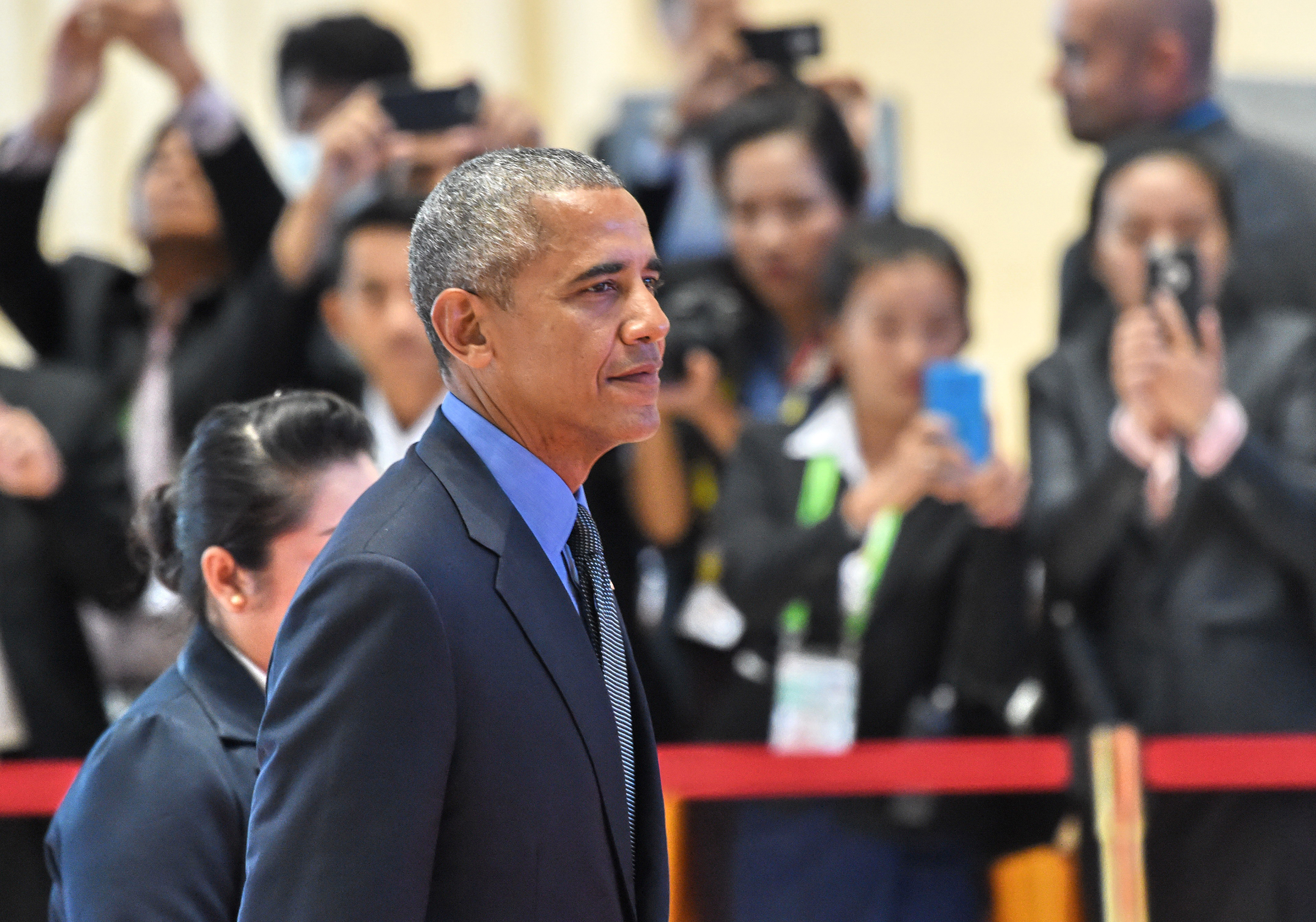 US President Barack Obama arrives for the 11th East Asia Summit at the Association of Southeast Asian Nations (ASEAN) Summit in Vientiane on September 8, 2016. ASEAN leaders gather in Vientiane for the 28th and 29th ASEAN Summits held between September 6 to 8. / AFP PHOTO / ROSLAN RAHMAN