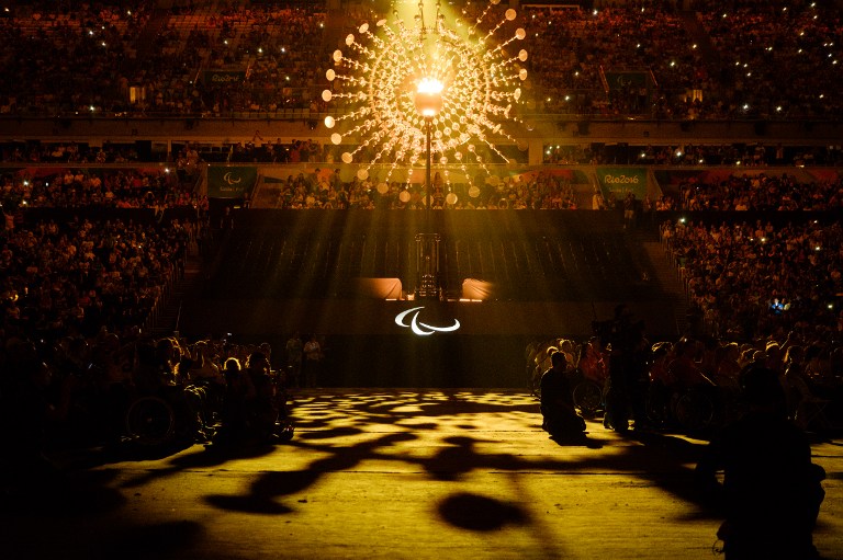 The Olympic Caldron is seen during the closing ceremony of the Rio 2016 Paralympic Games at the Maracana stadium in Rio de Janeiro on September 18, 2016. / AFP PHOTO / Yasuyoshi Chiba