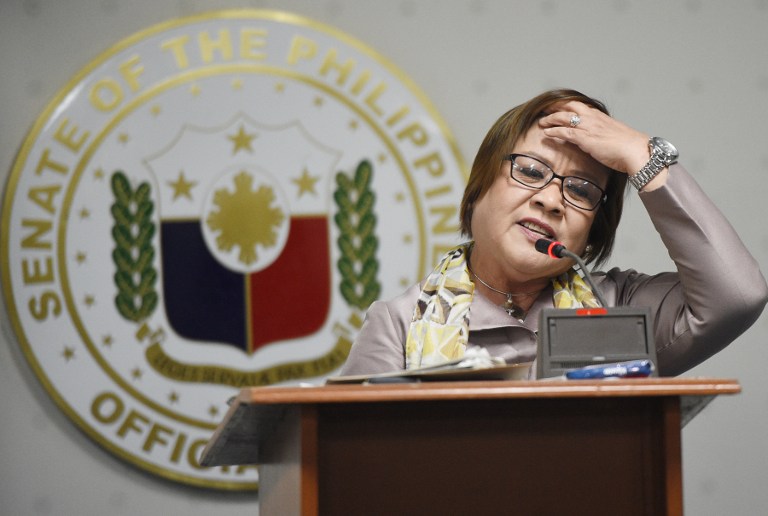Former Philippine justice secretary and now Senator Leila de Lima gestures during a press conference at the senate in Manila on September 22, 2016./ AFP PHOTO / TED ALJIBE