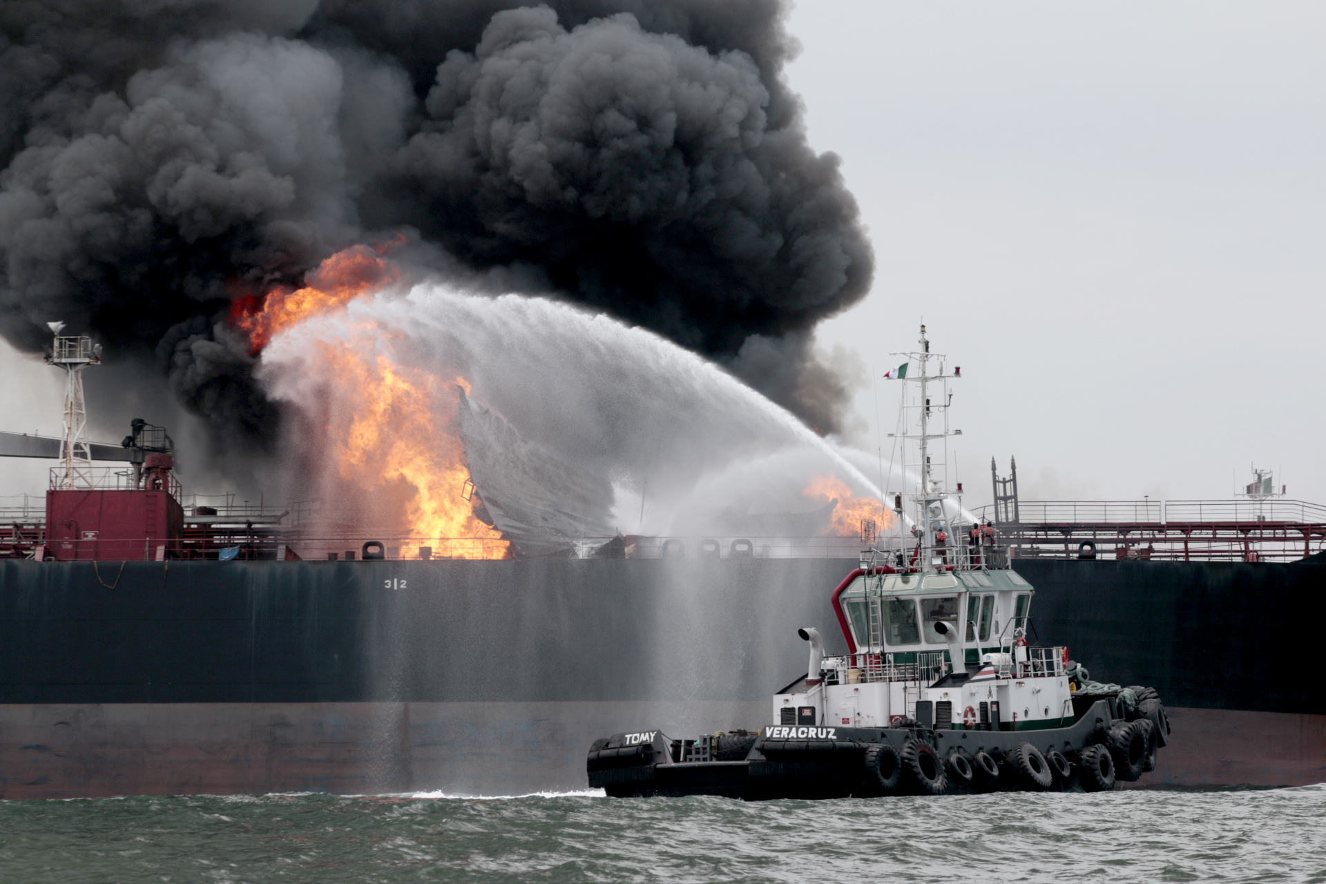 A fire broke out on a tanker belonging to the Mexican state oil company PEMEX, causing no injuries, according to a company official, in the Gulf of Mexico off the coast of Boca del Rio in Veracruz state, Mexico on September 24, 2016.  / AFP PHOTO / EDUARDO MURILLO