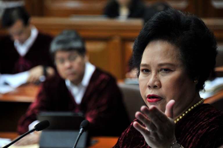 (File photo) Philippine Senator Judge Miriam Defensor Santiago (R) speaks as a prosecution witness testifies during the impeachment trial of Supreme Court Chief Justice Renato Corona (not pictured) at the Senate in Manila on February 22, 2012.    AFP PHOTO / POOL / NOEL CELIS