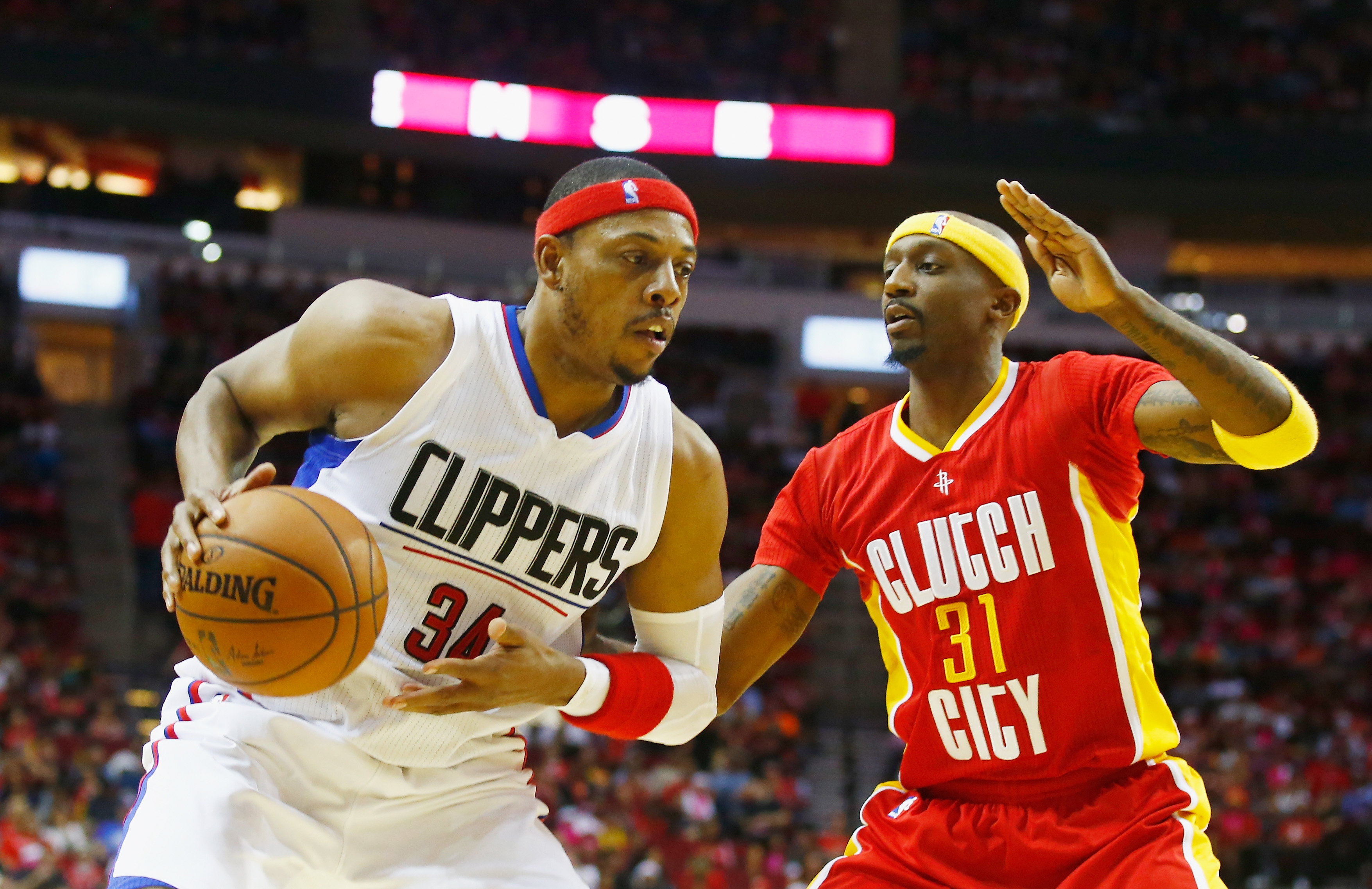 HOUSTON, TX - MARCH 16: Paul Pierce #34 of the Los Angeles Clippers works with the basketball in front of Jason Terry #31 of the Houston Rockets during their game at the Toyota Center on March 16, 2016 in Houston, Texas. NOTE TO USER: User expressly acknowledges and agrees that, by downloading and or using this Photograph, user is consenting to the terms and conditions of the Getty Images License Agreement.   Scott Halleran/Getty Images/AFP