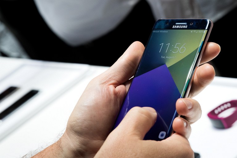 NEW YORK, NY - AUGUST 2: A man holds a Samsung Galaxy Note 7 during a launch event for the Samsung Galaxy Note 7 at the Hammerstein Ballroom, August 2, 2016 in New York City. The stylus equipped smartphone will be available starting August 19, with preorders starting August 3. Drew Angerer/Getty Images/AFP