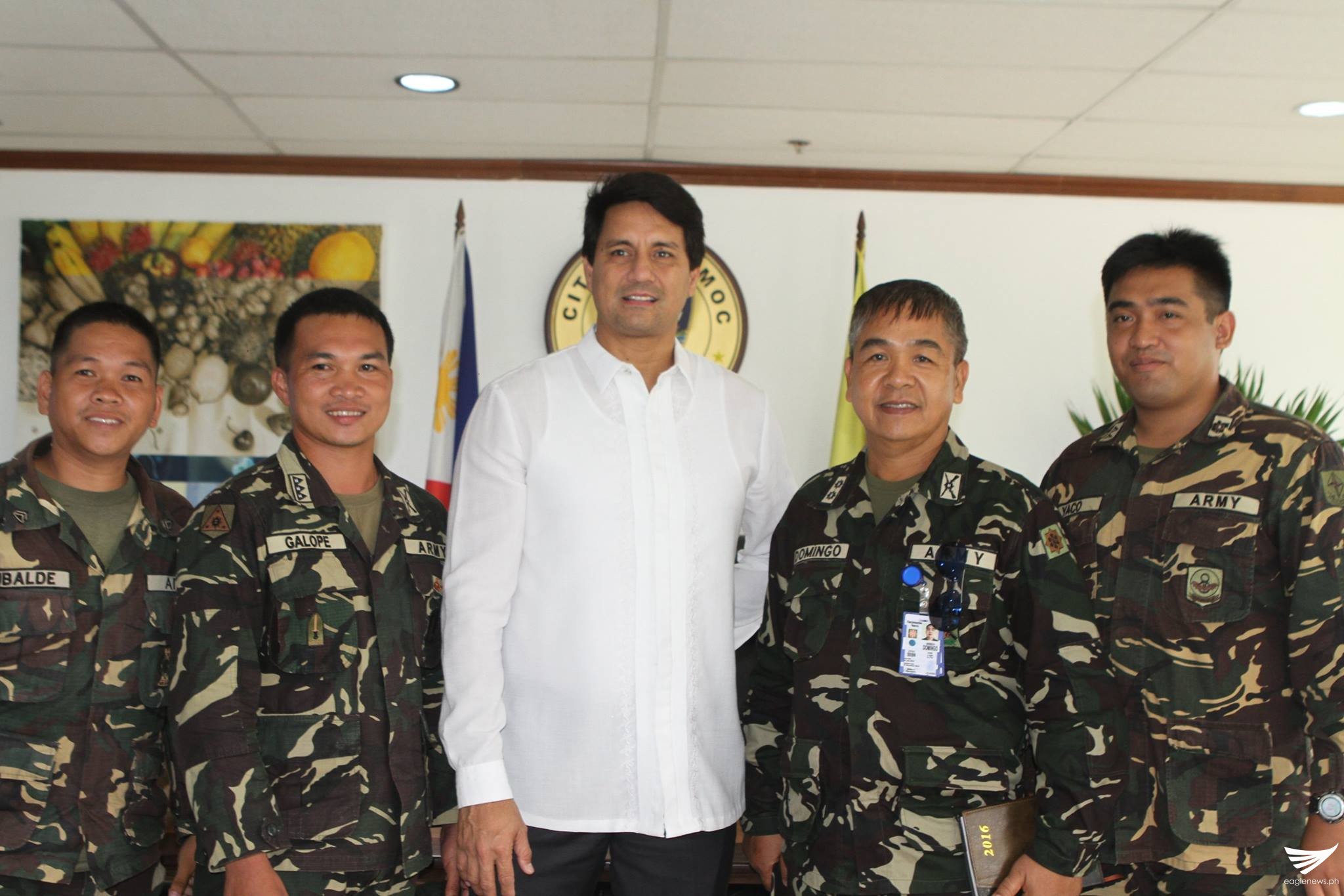 Ular kolxoz ayollarini sikishadi