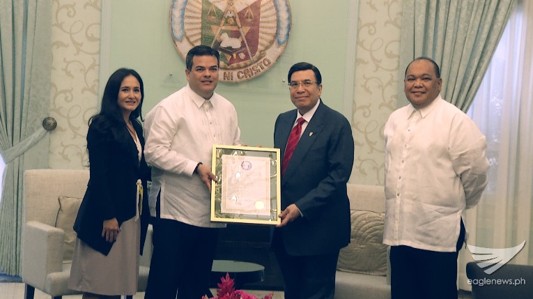Senator Rory Respicio, majority leader of Guam's 33rd Legislature, presents to Iglesia Ni Cristo Executive Minister Brother Eduardo V. Manalo, a framed copy of Resolution 419-33 (COR) of Guam's legislative body that pays tribute to the INC and its contributions to Guam and throughout the world. The resolution also congratulated the INC, on behalf of the people of Guam, on its 102nd anniversary this July 27. (Eagle News Service)