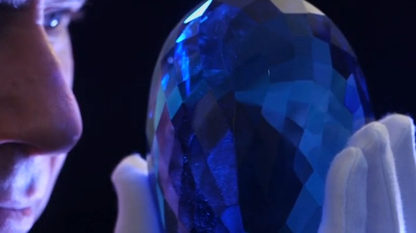 A glittering giant blue topaz stone - said to be the largest of its kind - is set to go on display at London's Museum of Natural History for the world to admire. (Photo captured from Reuters video)