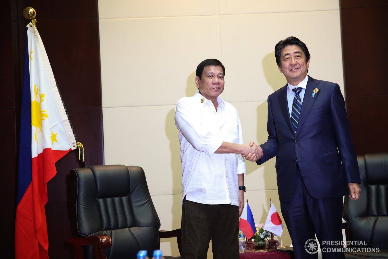 Philippine President Rodrigo Duterte and Japanese Prime Minister Shinzo Abe