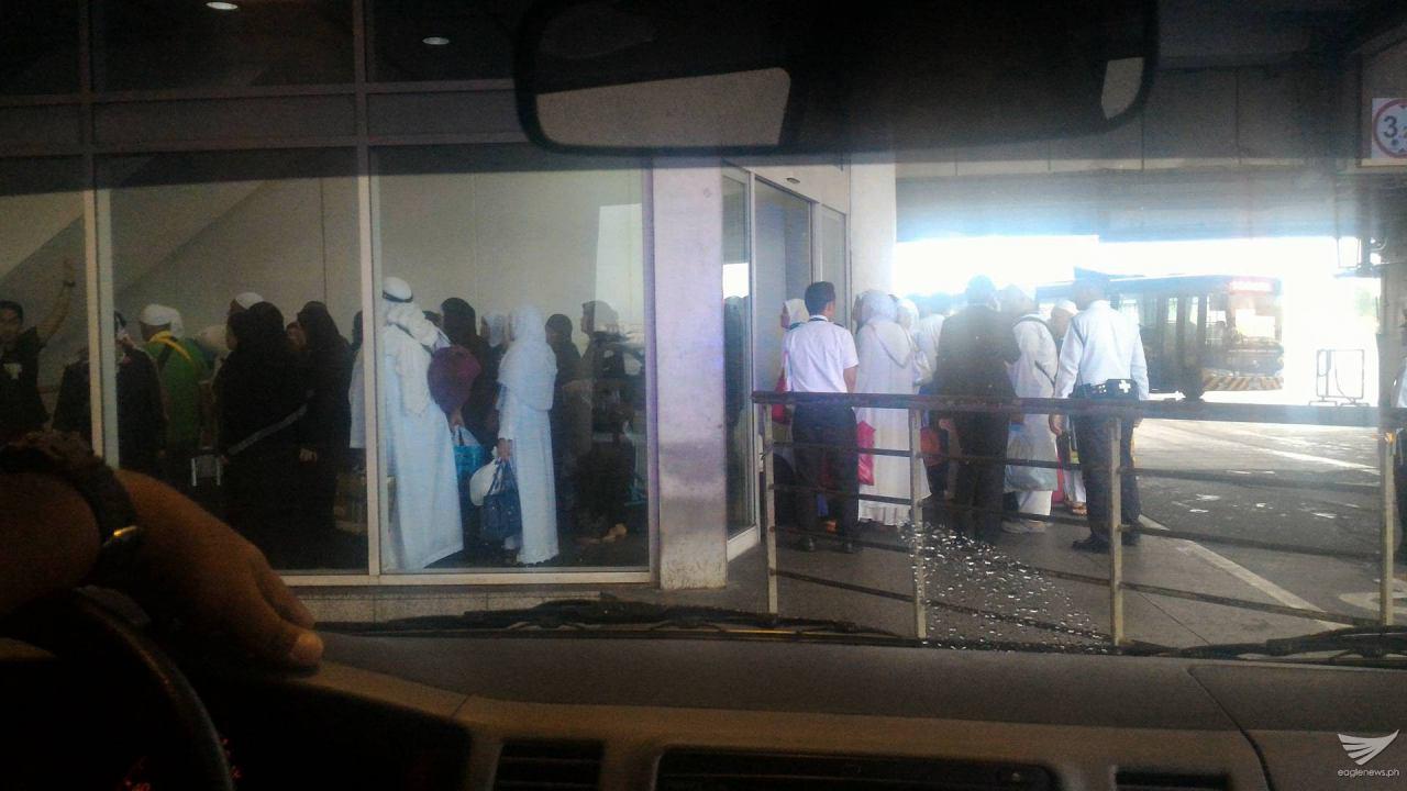(Contributed photo of disembarking passengers of Saudia Airlines Flight SV 872 at the NAIA)
